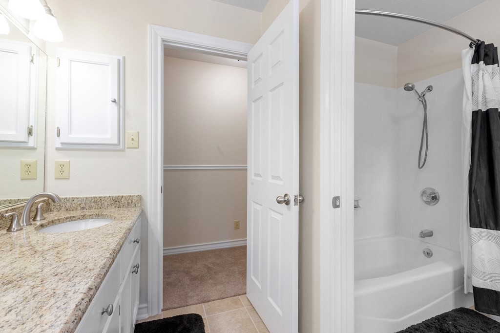 405 405 Frederick Rd, Fredericksburg, Texas, 78624, United States, 5 Bedrooms Bedrooms, ,5 BathroomsBathrooms,Residential,For Sale,405 405 Frederick Rd,1413377