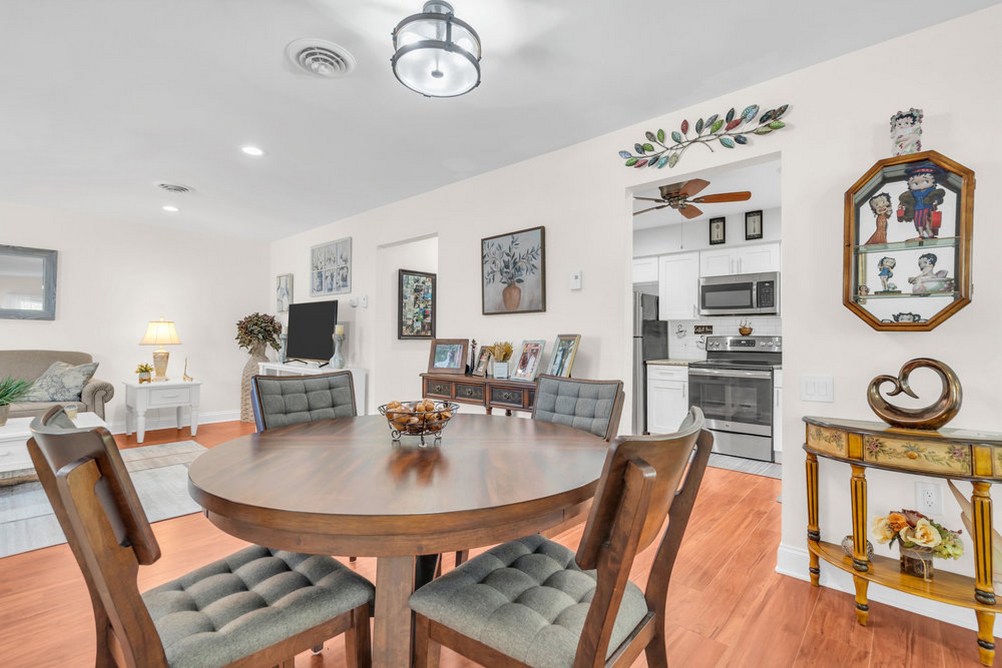  Meticulously Upgraded Sherbourne Model in Crestwood 5 - 物件實景