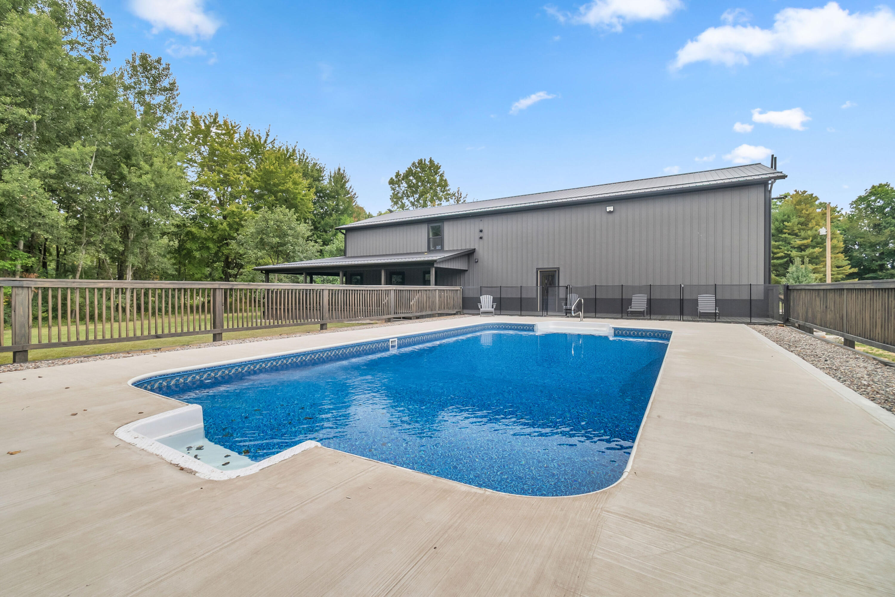 Quincy, Michigan, 49082, United States, 2 Bedrooms Bedrooms, ,3 BathroomsBathrooms,Residential,For Sale,1979767