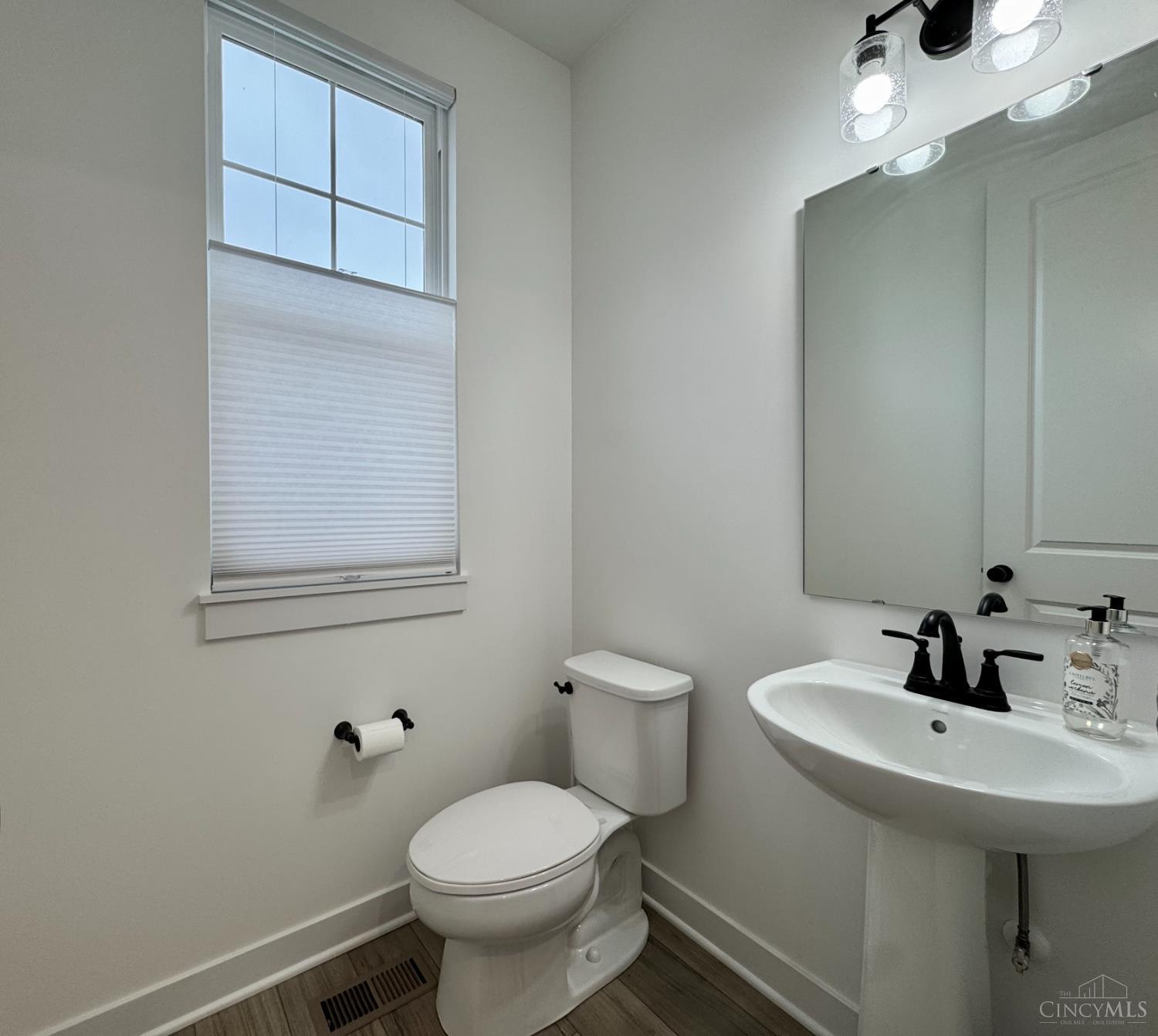 Loveland, Ohio, 45140, United States, 3 Bedrooms Bedrooms, ,3 BathroomsBathrooms,Residential,For Sale,2003068