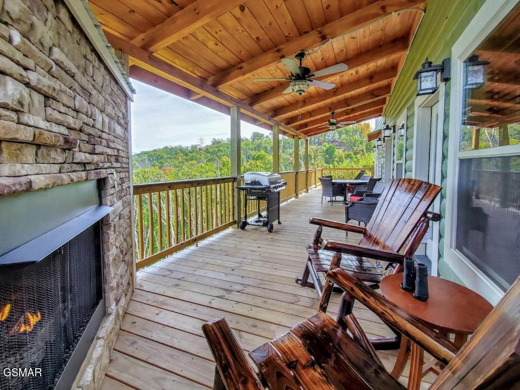 Gatlinburg, Tennessee, 37738, United States, 4 Bedrooms Bedrooms, ,6 BathroomsBathrooms,Residential,For Sale,1976574