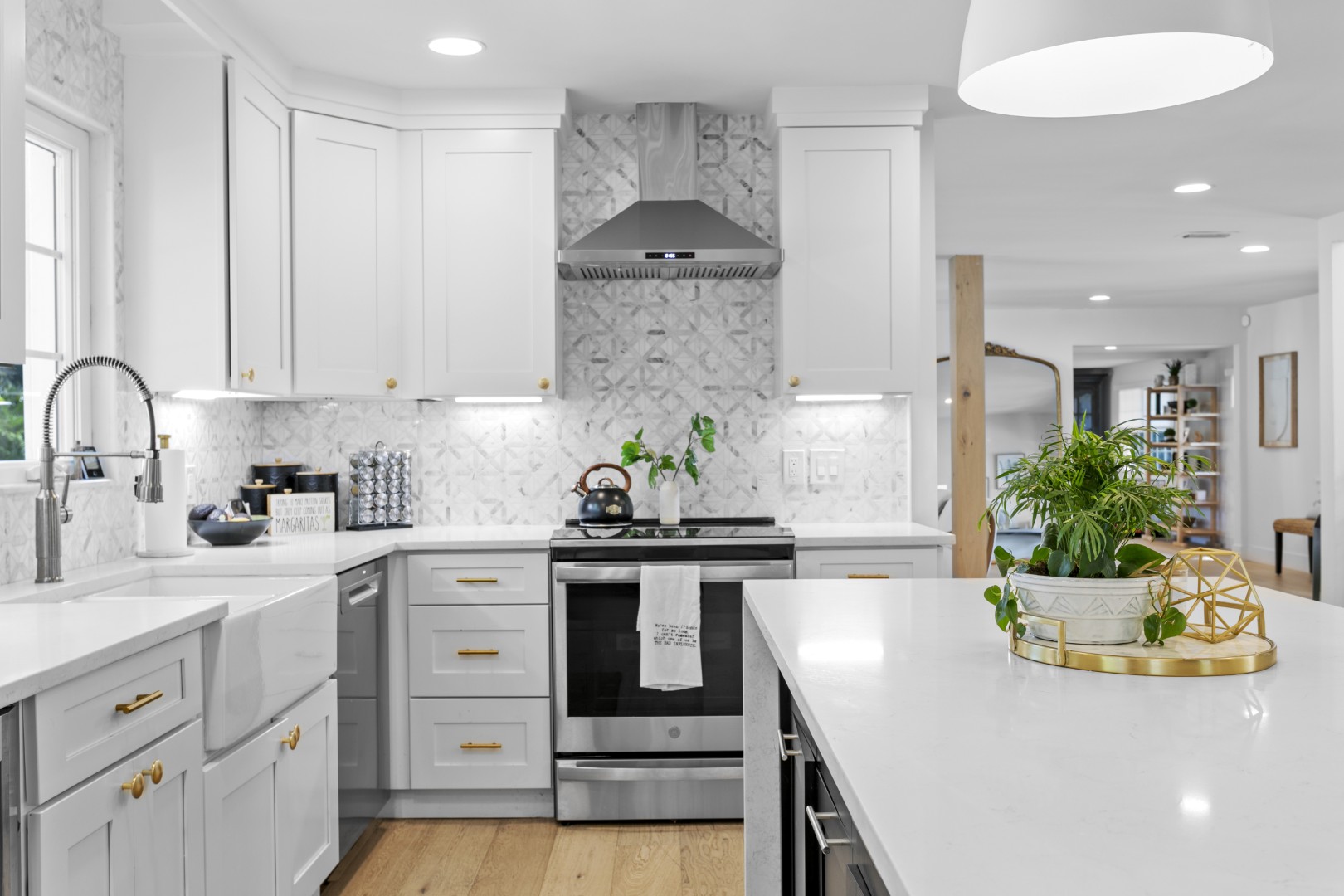 Tampa, Florida, 33629, United States, 4 Bedrooms Bedrooms, ,5 BathroomsBathrooms,Residential,For Sale,2010401