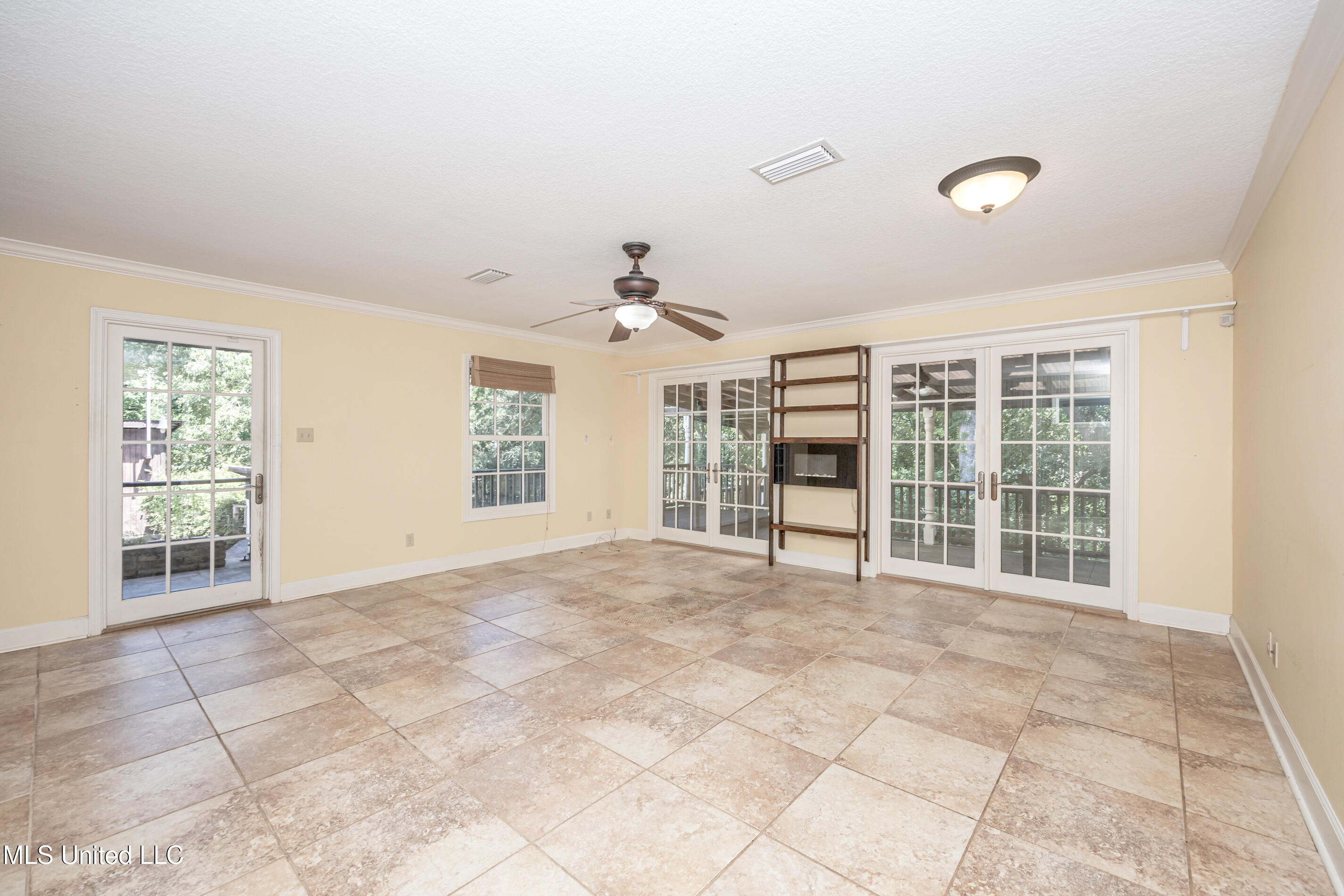 Ocean Springs, Mississippi, 39564, United States, 3 Bedrooms Bedrooms, ,3 BathroomsBathrooms,Residential,For Sale,1903607