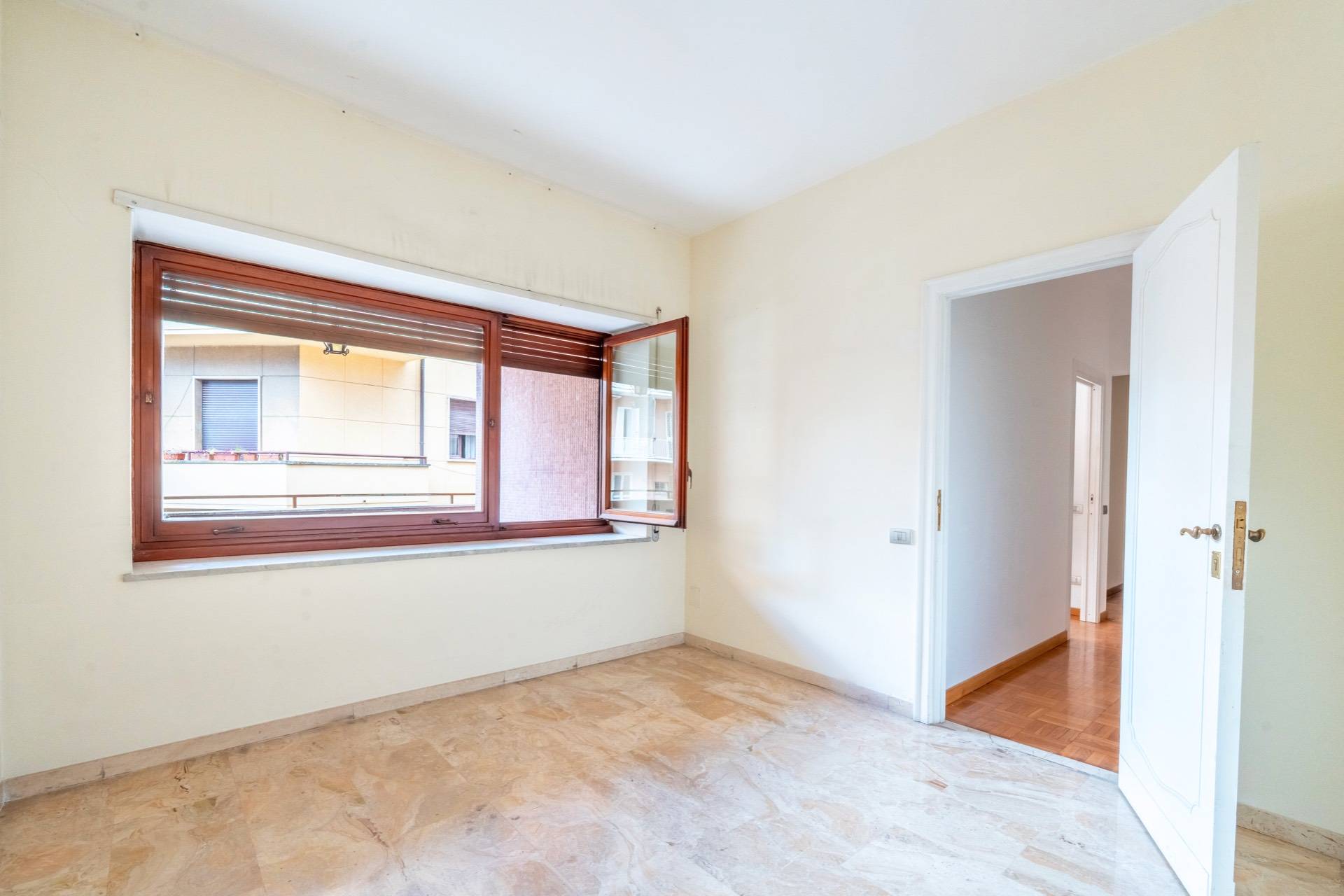 Roma, Roma, 00100, IT, 4 Bedrooms Bedrooms, ,2 BathroomsBathrooms,Residential,For Sale,1836935