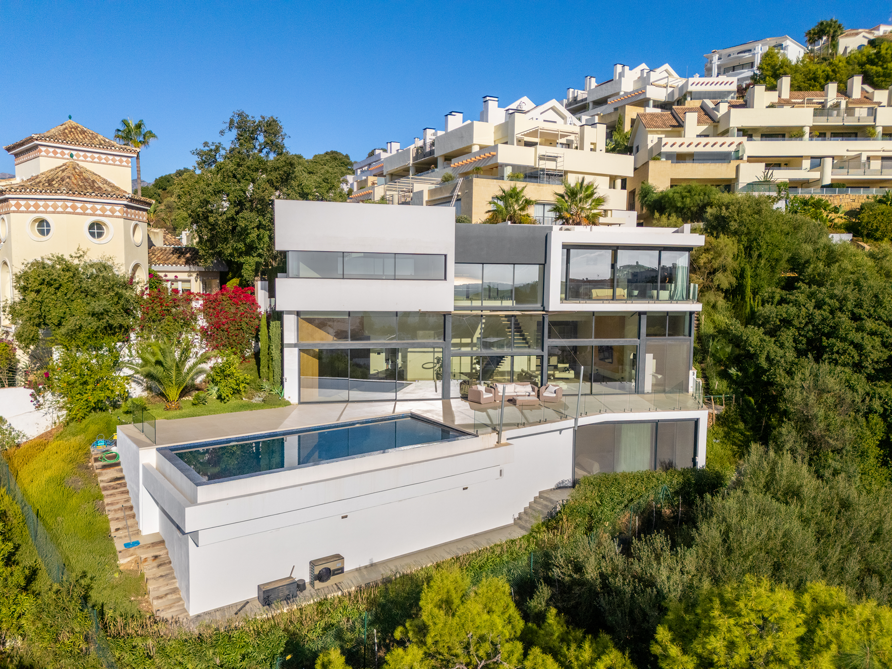  Contemporary Villa with Panoramic Sea Views in Altos de los Monteros - 物件實景