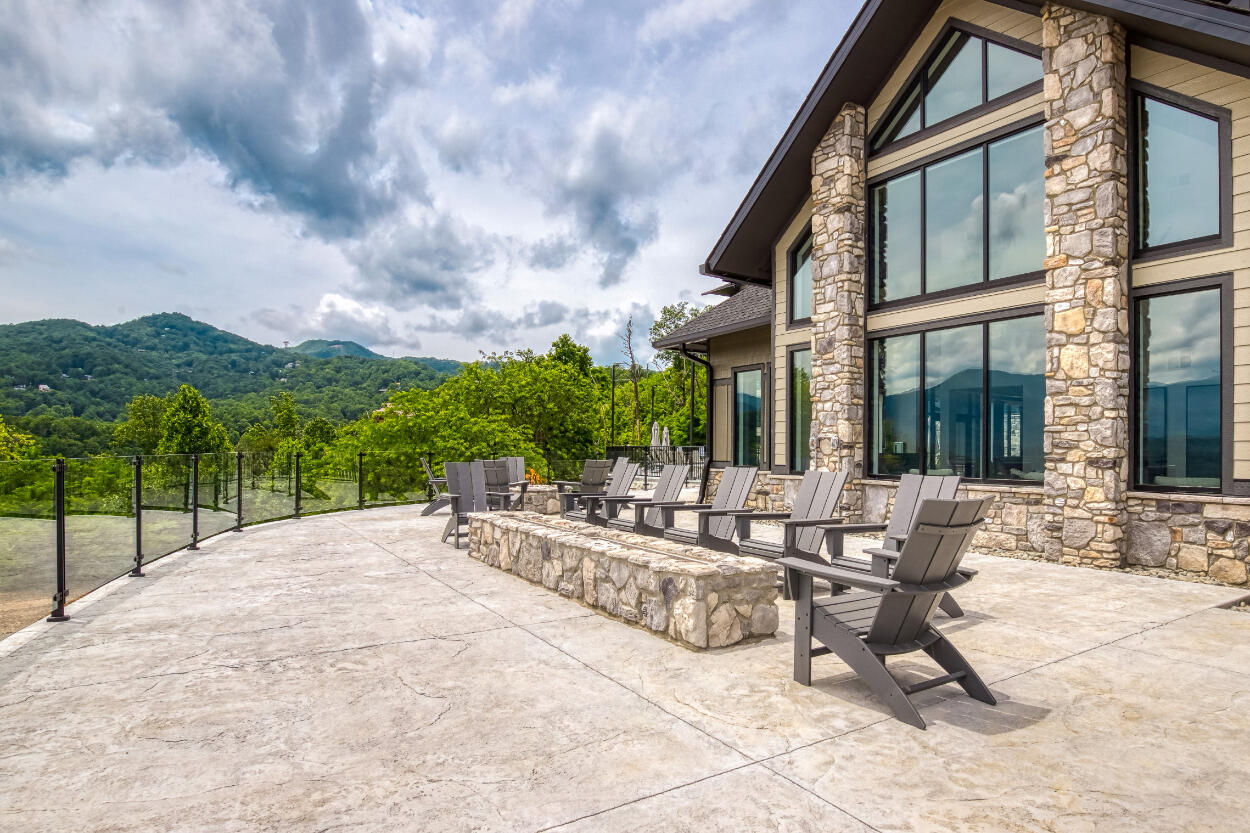 Gatlinburg, Tennessee, 37738, United States, 3 Bedrooms Bedrooms, ,4 BathroomsBathrooms,Residential,For Sale,2027383