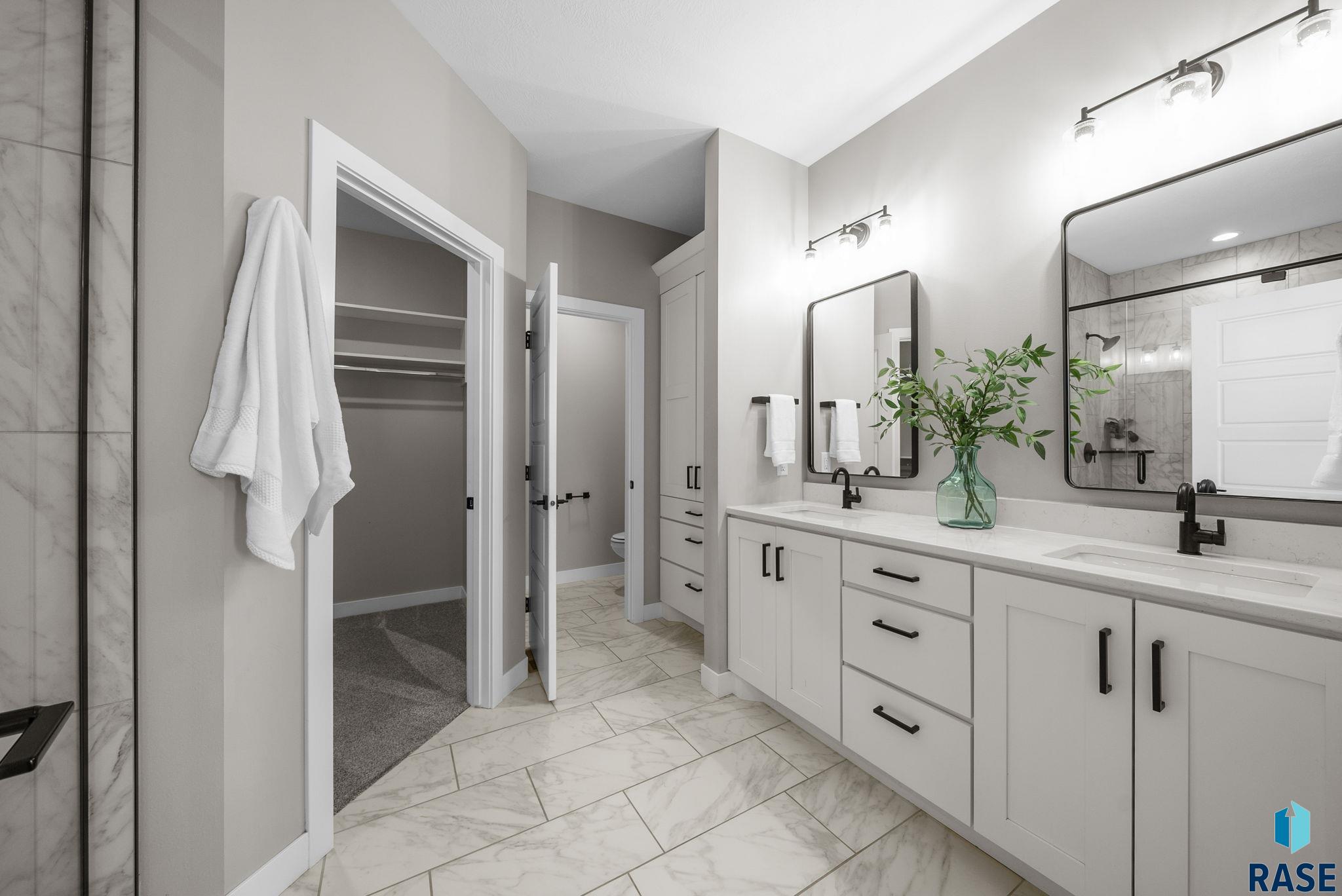 Sioux Falls, South Dakota, 57110, United States, 6 Bedrooms Bedrooms, ,4 BathroomsBathrooms,Residential,For Sale,1892157