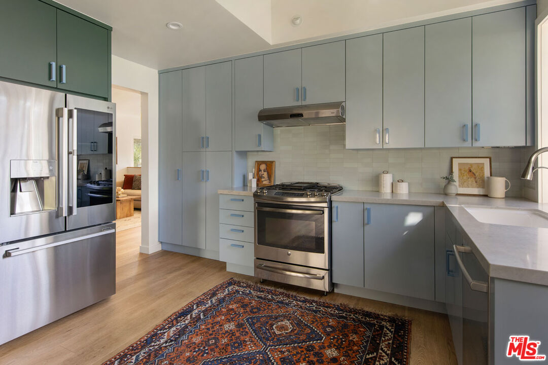 Los Angeles, California, 90039, United States, 3 Bedrooms Bedrooms, ,2 BathroomsBathrooms,Residential,For Sale,1856882