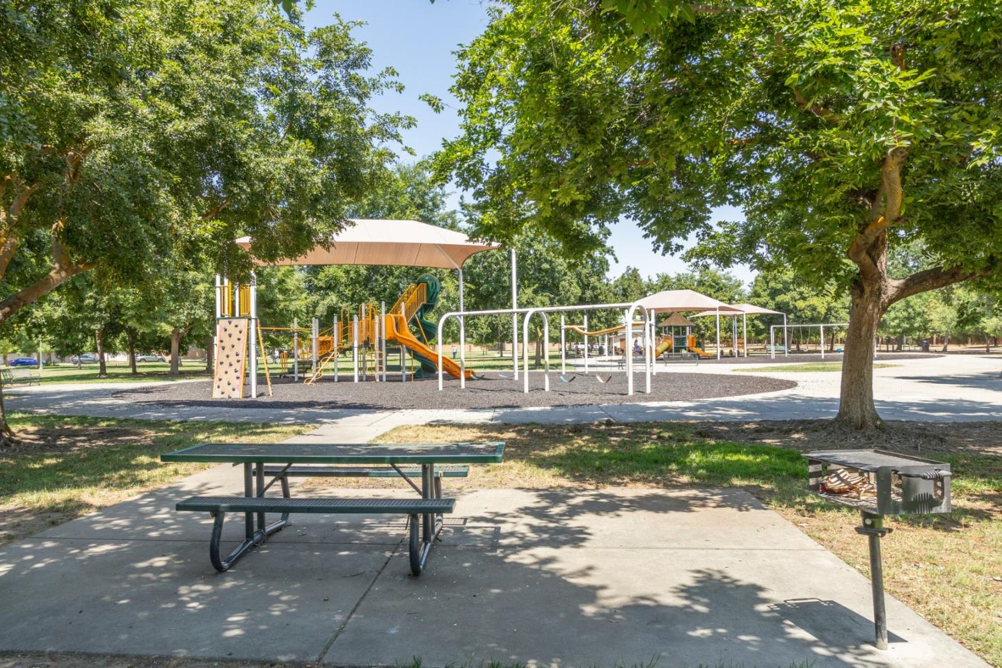 Clovis, California, 93611, United States, 4 Bedrooms Bedrooms, ,2 BathroomsBathrooms,Residential,For Sale,1907507