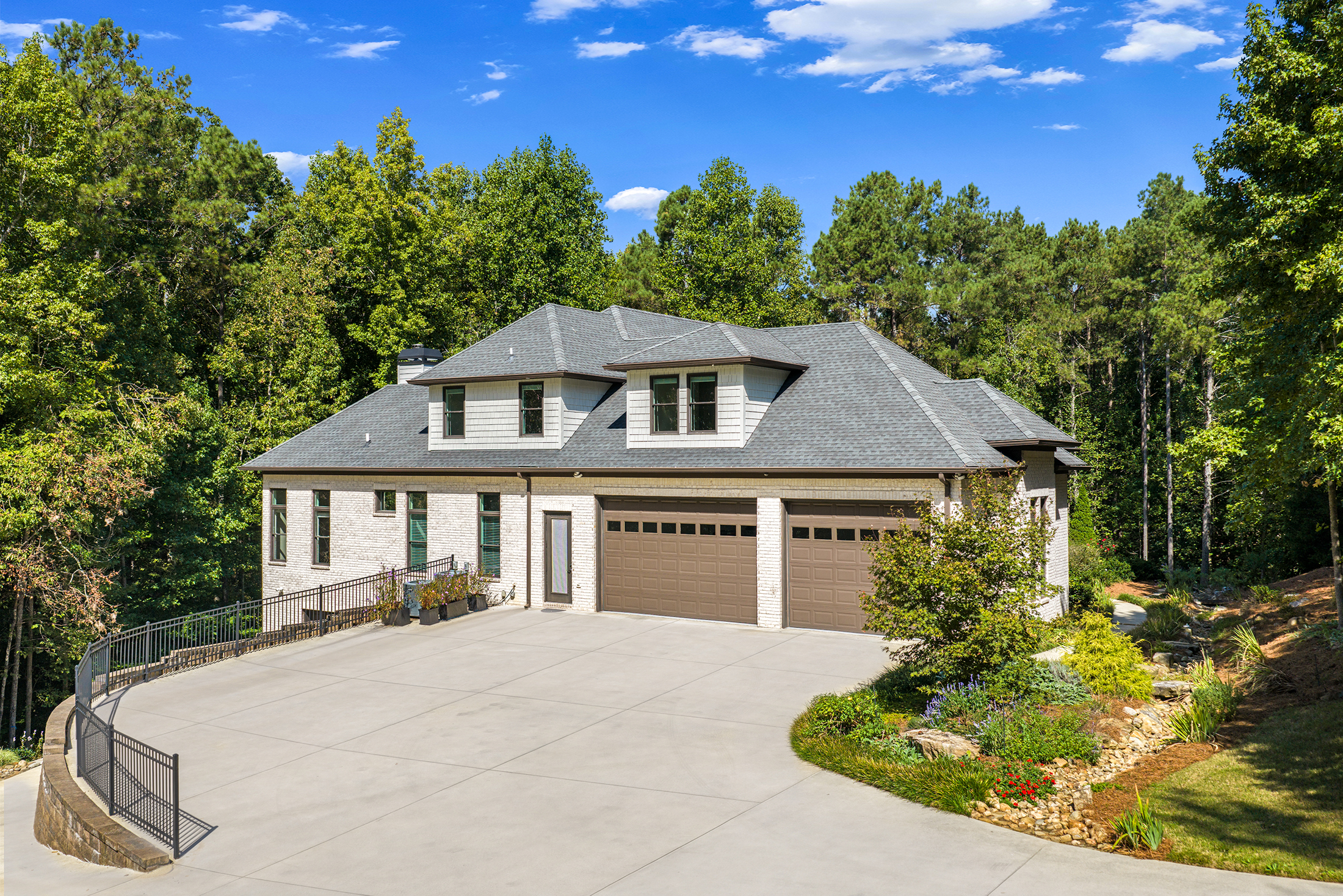  A Custom Residence Designed with an Impressive Sense of Volume - 物件實景