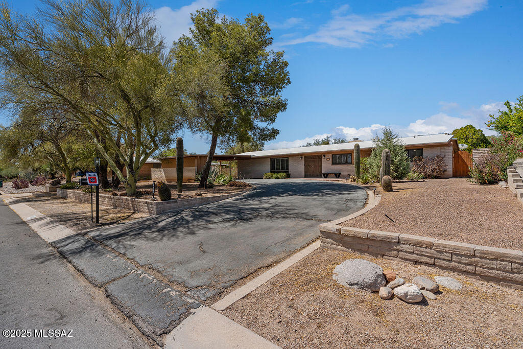 Tucson, Arizona, 85750, United States, 4 Bedrooms Bedrooms, ,3 BathroomsBathrooms,Residential,For Sale,1818132