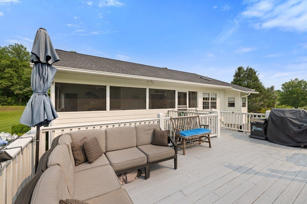 Murphy, North Carolina, 28906, United States, 2 Bedrooms Bedrooms, ,2 BathroomsBathrooms,Residential,For Sale,1923823
