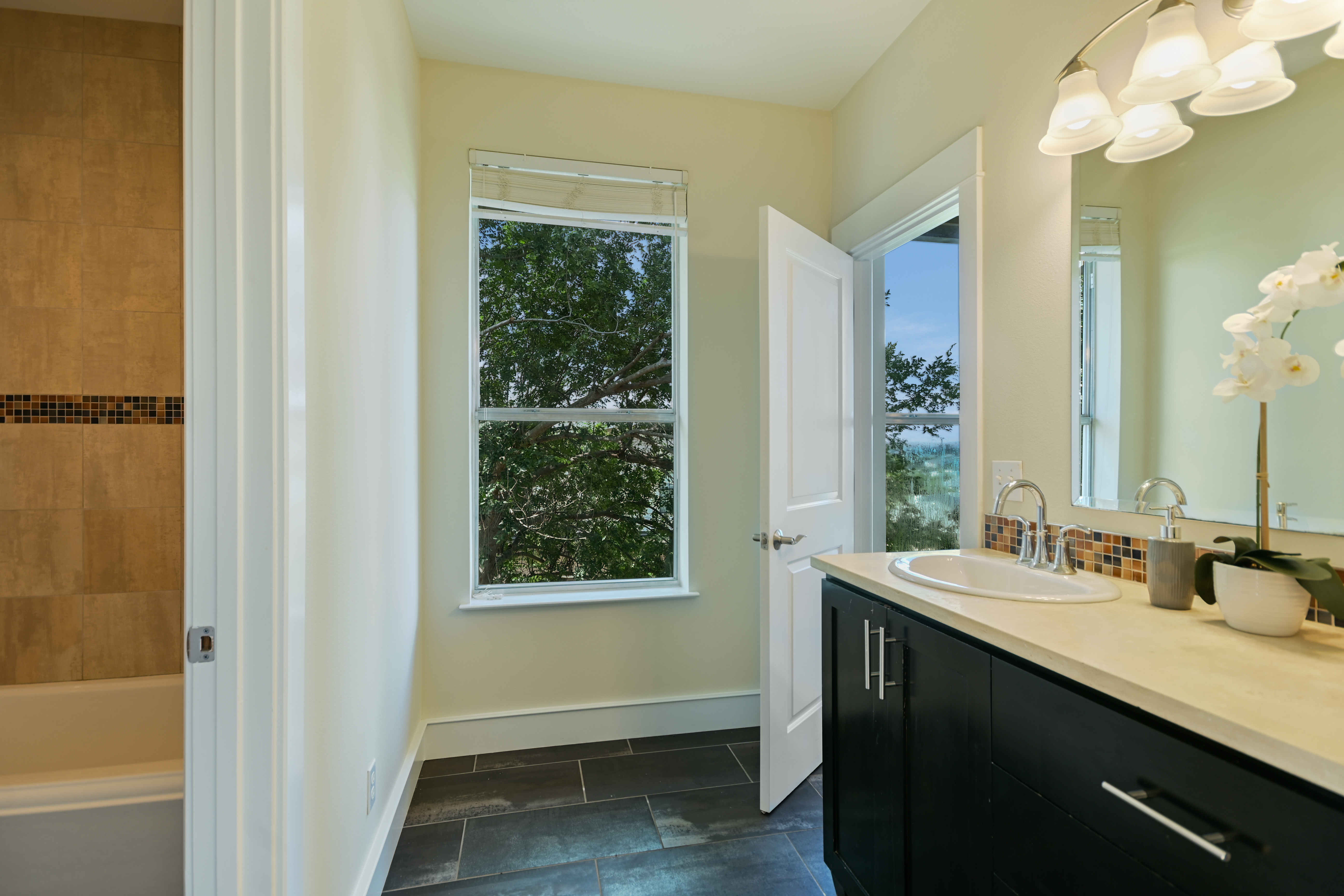  8500 Red Willow Drive Unit A , Austin, TX 78736 - 物件實景