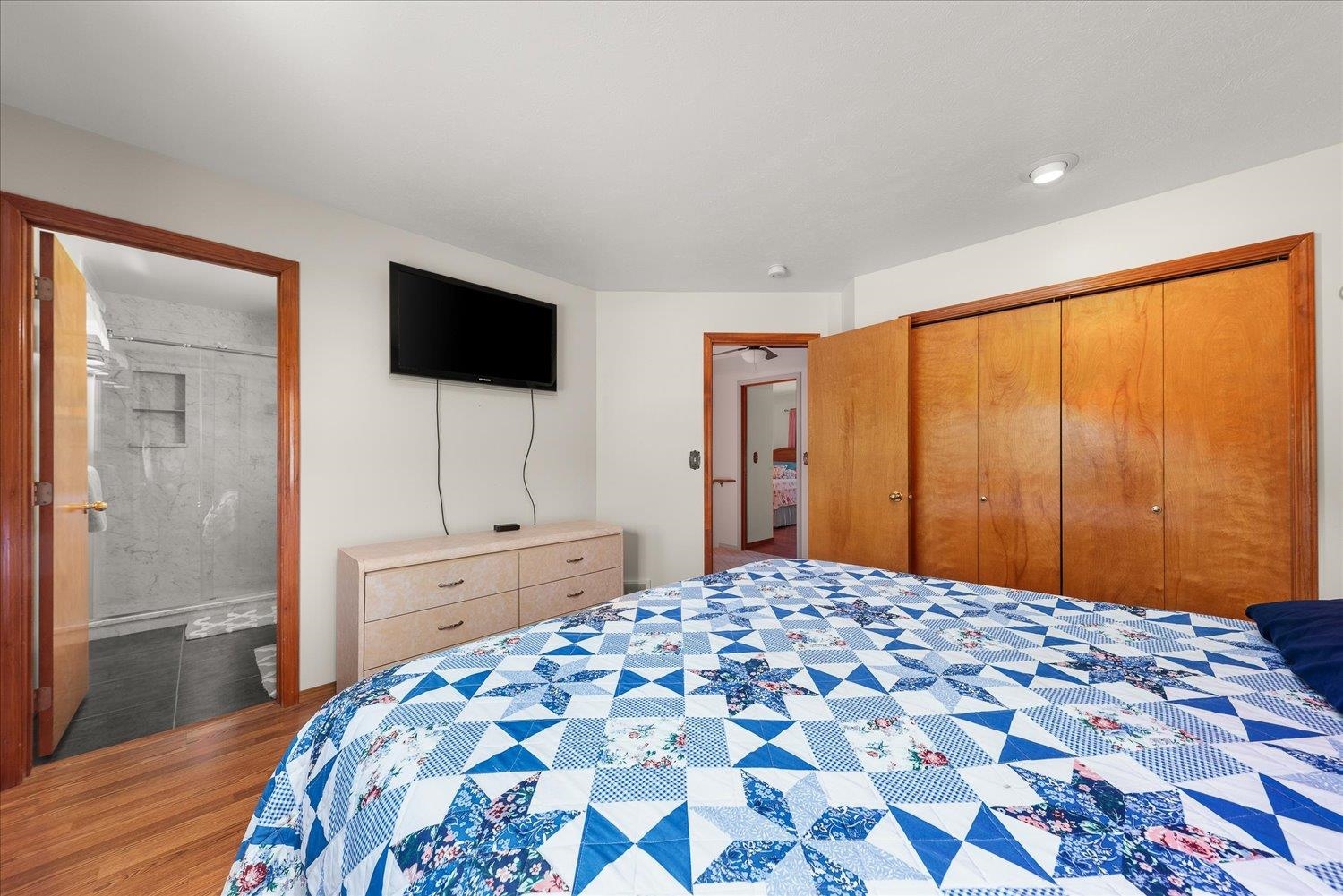 Nine Mile Falls, Washington, 99026, United States, 5 Bedrooms Bedrooms, ,3 BathroomsBathrooms,Residential,For Sale,1979574