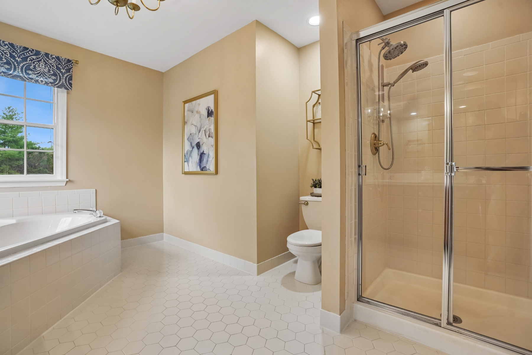  ?Staats Farm? Colonial Blends Classic Charm with Modern Updates - 物件實景