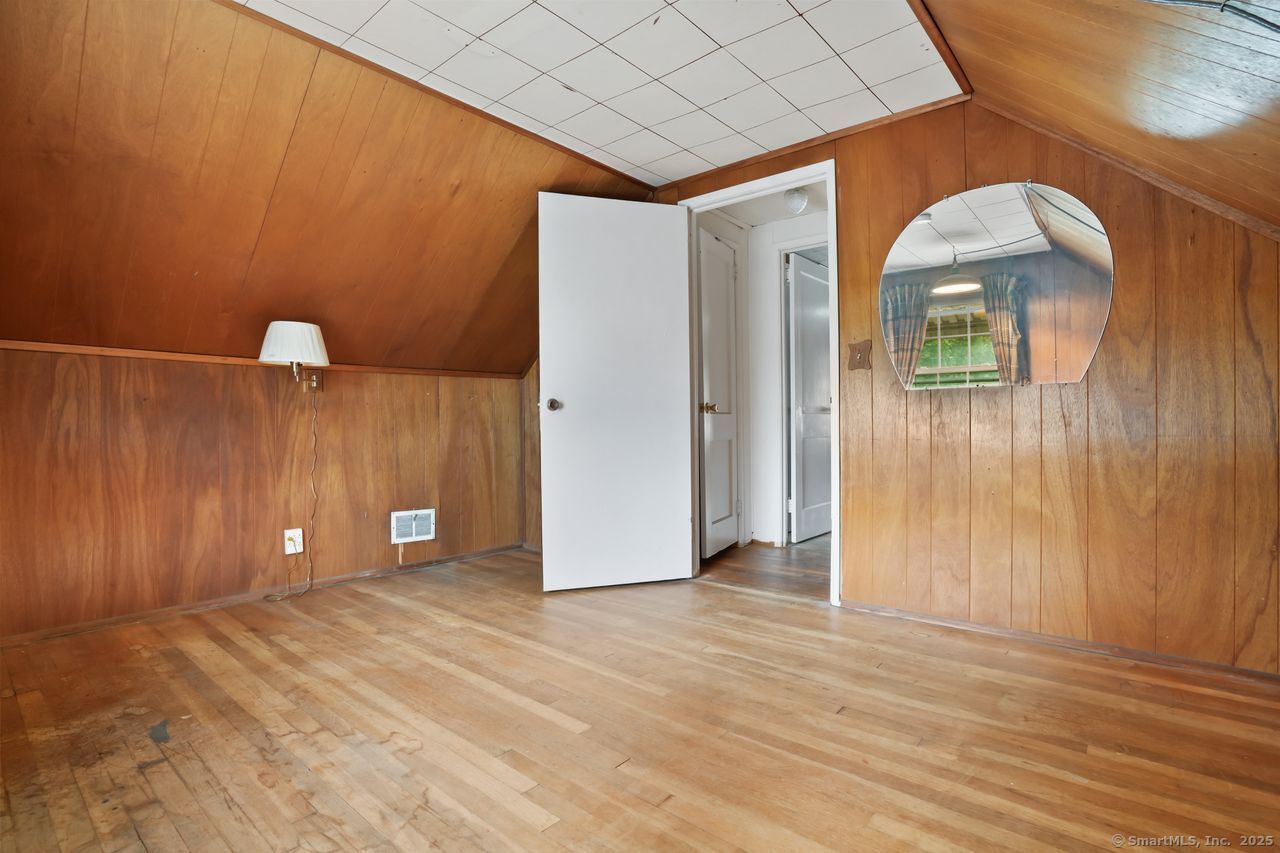 Stratford, Connecticut, 06615, United States, 3 Bedrooms Bedrooms, ,1 BathroomBathrooms,Residential,For Sale,1965569