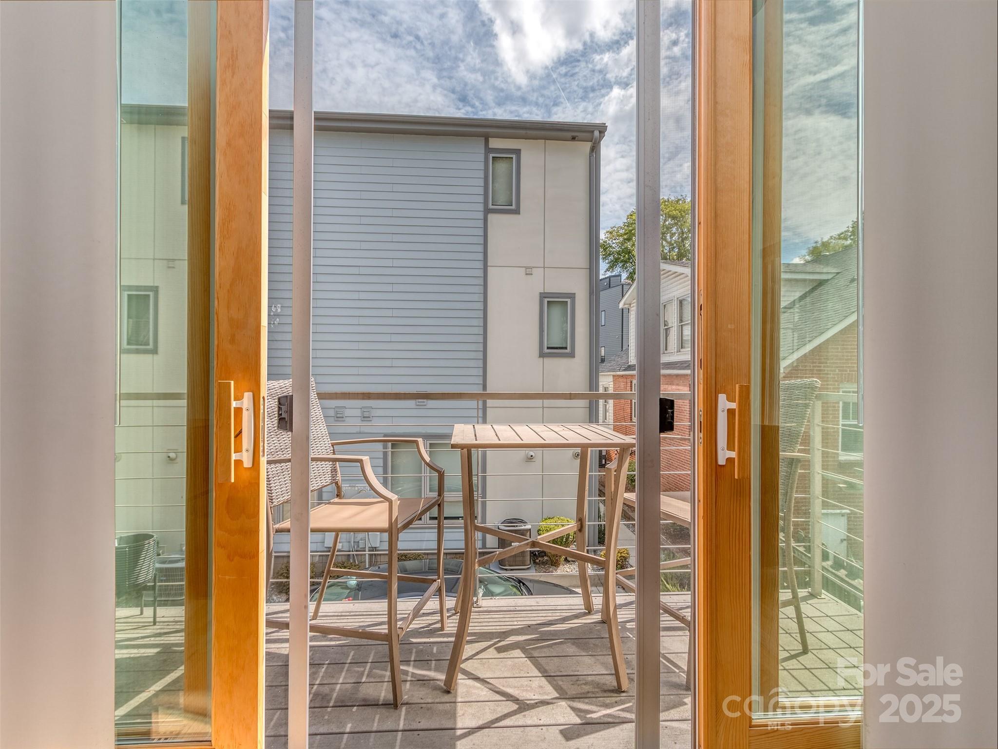 Charlotte, North Carolina, 28202, United States, 2 Bedrooms Bedrooms, ,3 BathroomsBathrooms,Residential,For Sale,1913146