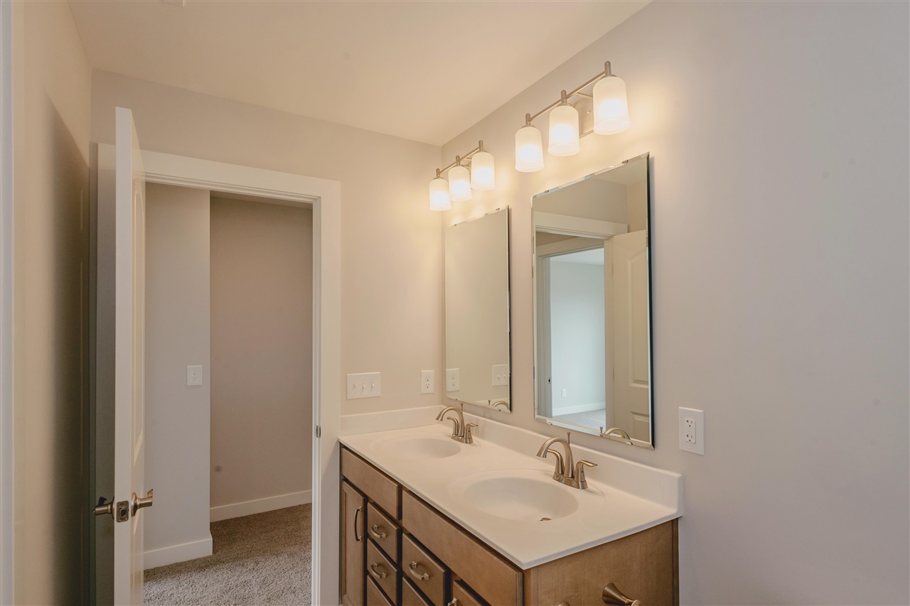 Bowling Green, Kentucky, 42104, United States, 4 Bedrooms Bedrooms, ,3 BathroomsBathrooms,Residential,For Sale,1913768