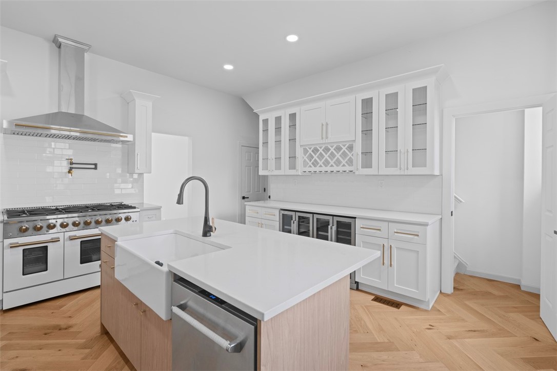 Lawrenceville, Pennsylvania, 15201, United States, 4 Bedrooms Bedrooms, ,4 BathroomsBathrooms,Residential,For Sale,1895769