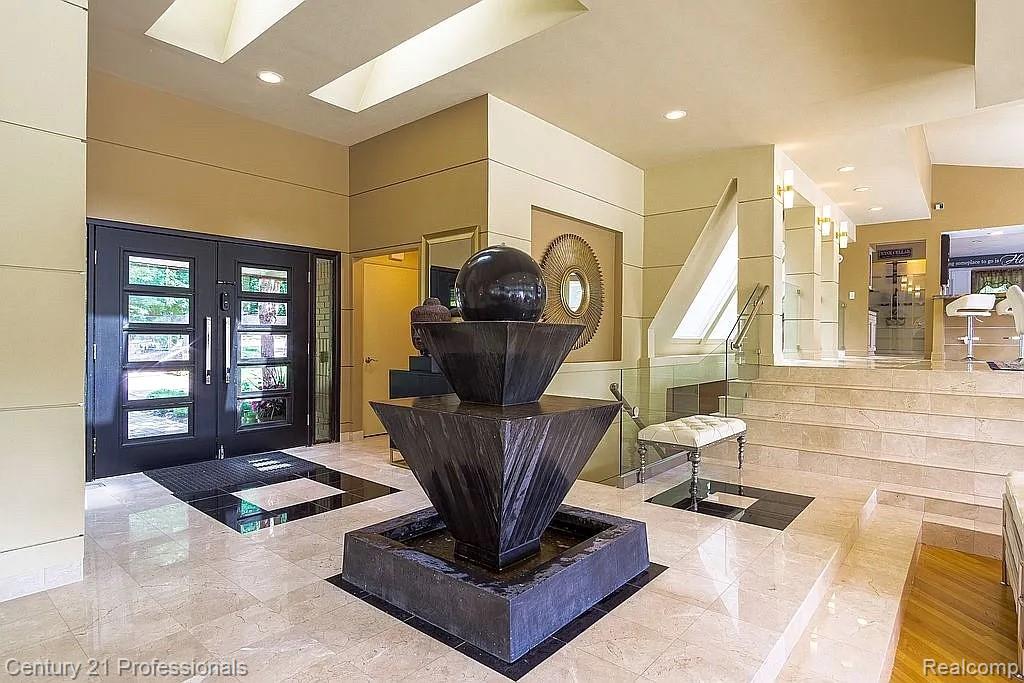 OrchardLake, Michigan, 48323, United States, 5 Bedrooms Bedrooms, ,5 BathroomsBathrooms,Residential,For Sale,1980200