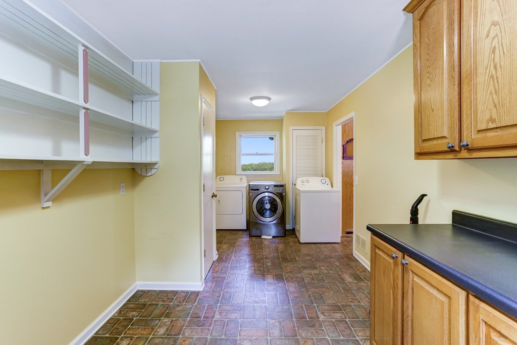 Blairsville, Georgia, 30512, United States, 4 Bedrooms Bedrooms, ,3 BathroomsBathrooms,Residential,For Sale,1930011