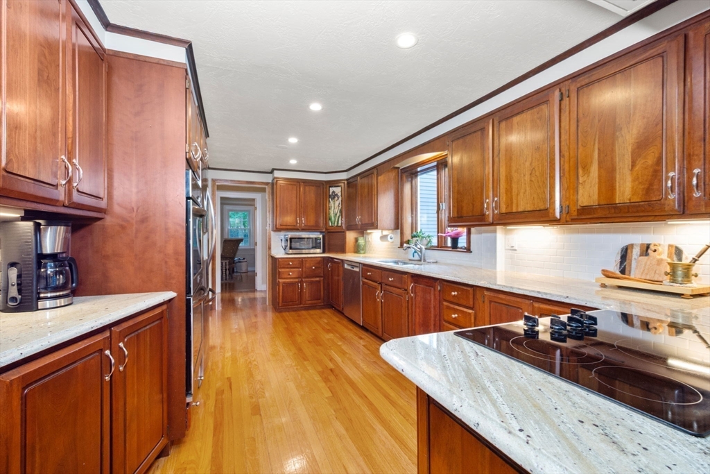 Holden, Massachusetts, 01520, United States, 4 Bedrooms Bedrooms, ,3 BathroomsBathrooms,Residential,For Sale,1948206