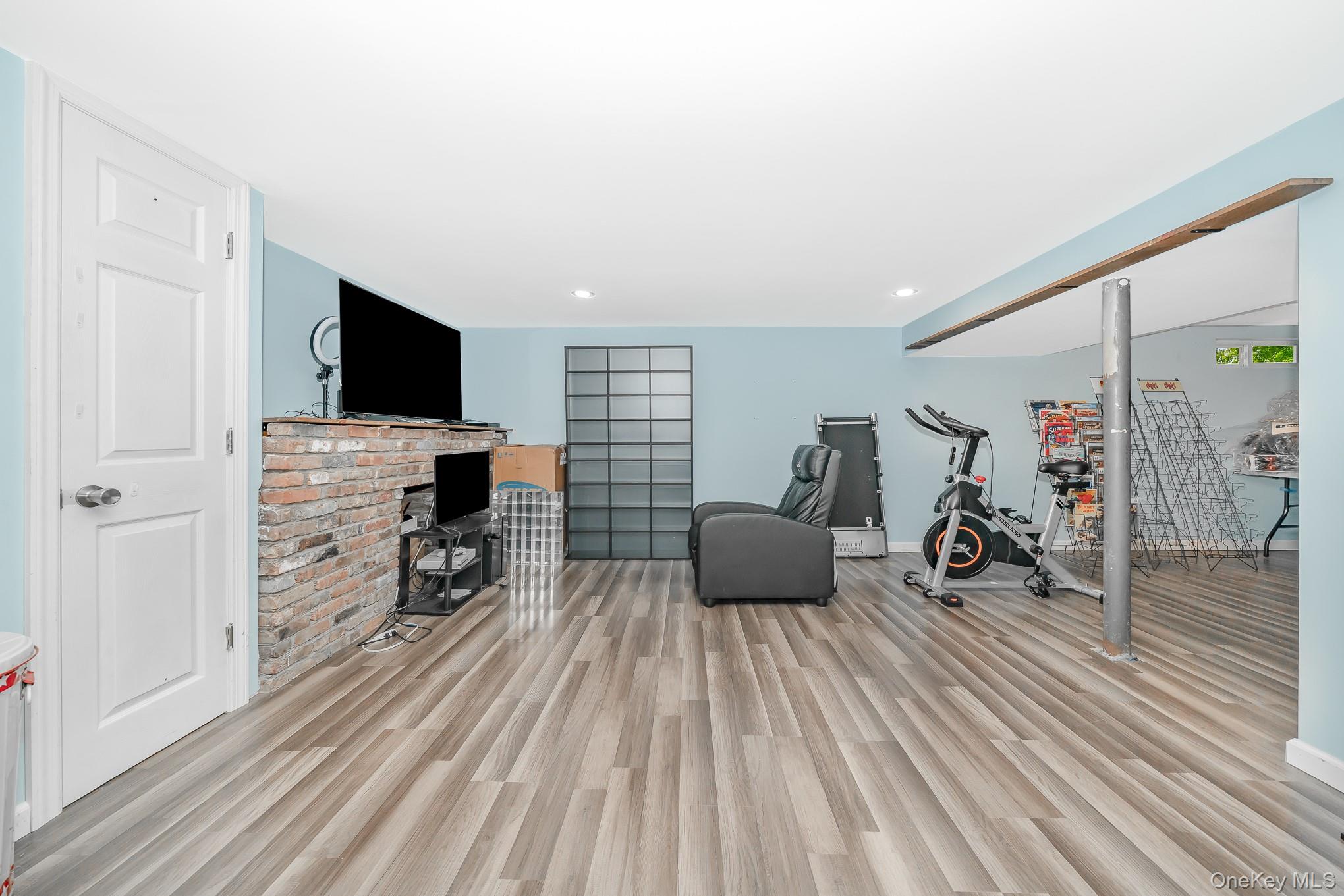 Bay Shore, New York, 11706, United States, 3 Bedrooms Bedrooms, ,1 BathroomBathrooms,Residential,For Sale,1980565