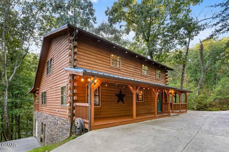 Sevierville, Tennessee, 37876, United States, 2 Bedrooms Bedrooms, ,4 BathroomsBathrooms,Residential,For Sale,2019046