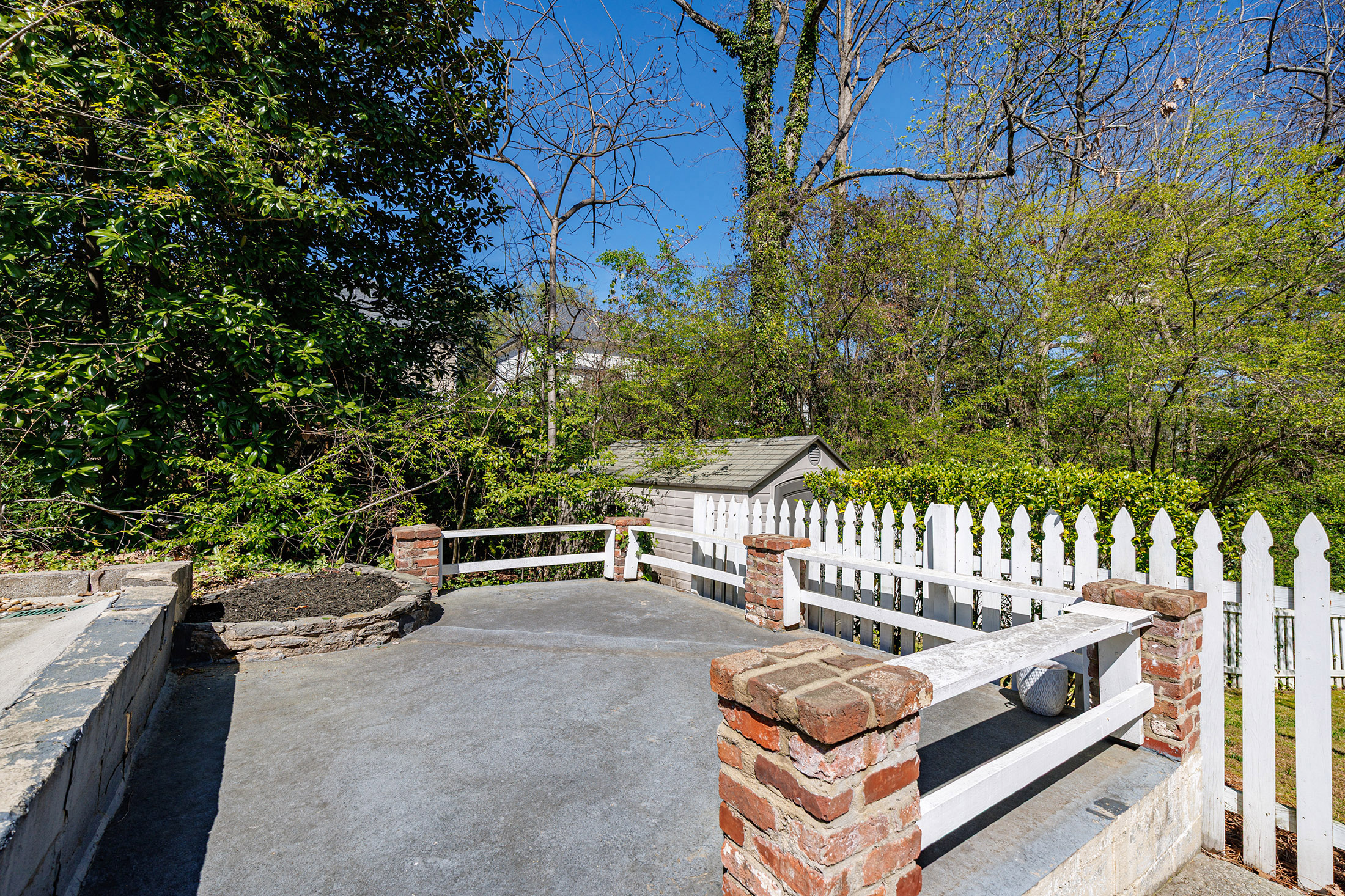  Home Presents an Opportunity in One of the Area’s Most Desirable Communities - 物件實景