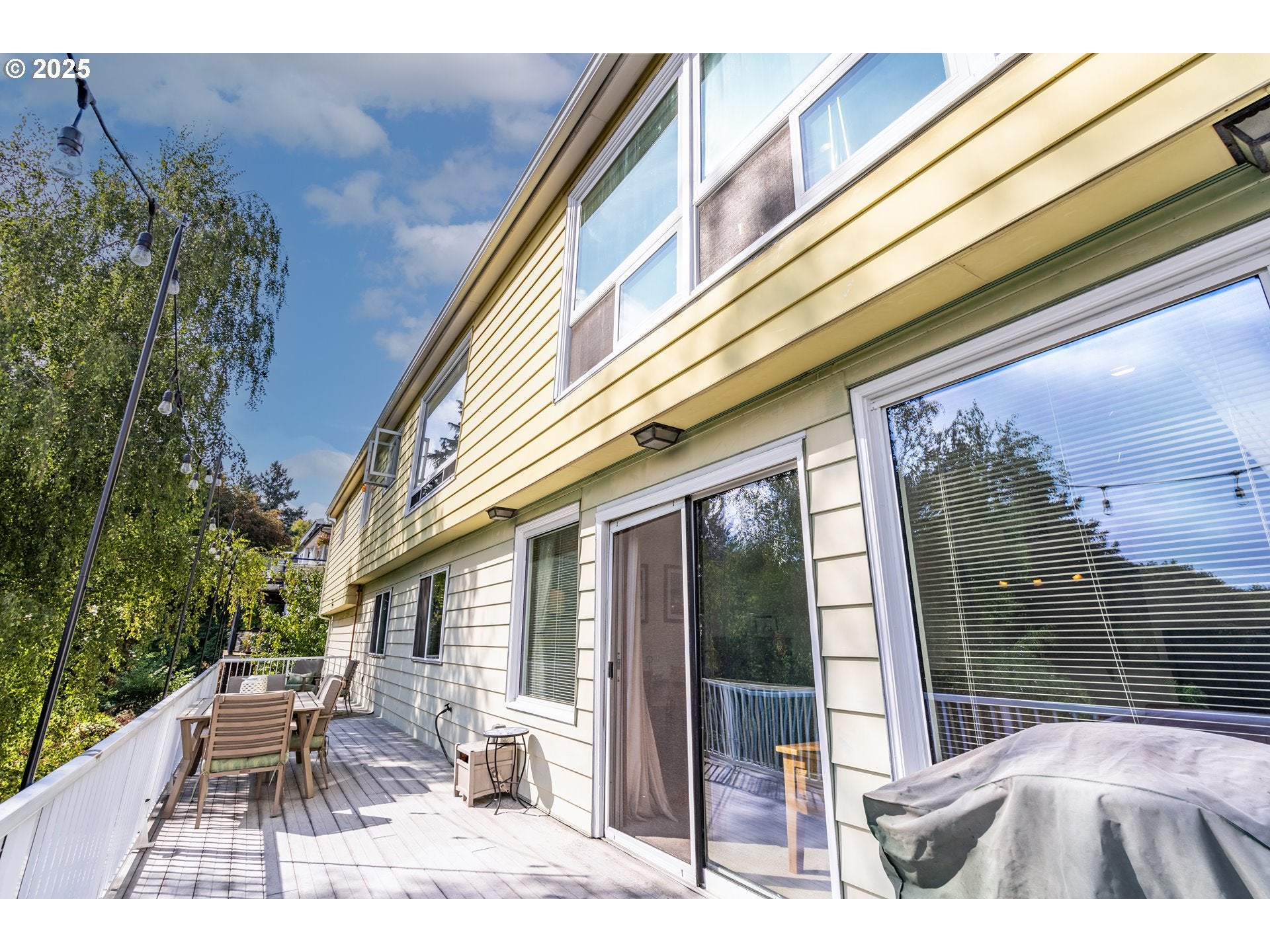 Portland, Oregon, 97219, United States, 4 Bedrooms Bedrooms, ,3 BathroomsBathrooms,Residential,For Sale,1985730