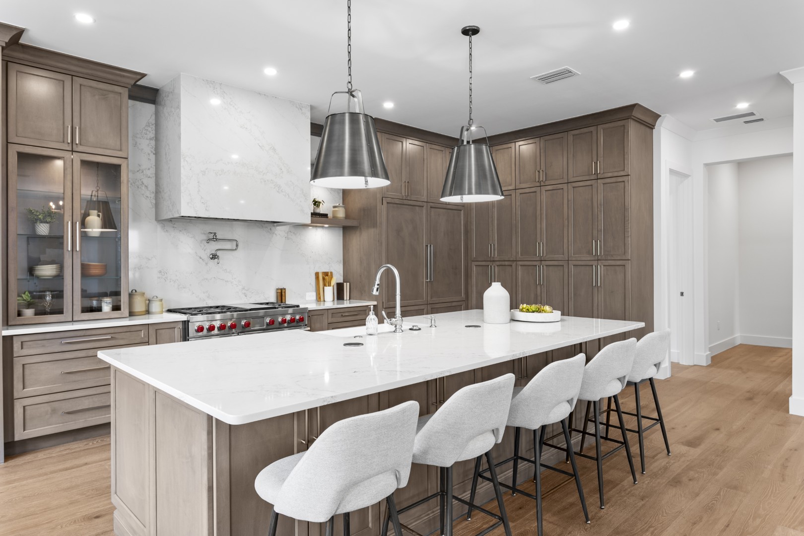 Tampa, Florida, 33611, United States, 6 Bedrooms Bedrooms, ,6 BathroomsBathrooms,Residential,For Sale,1981634