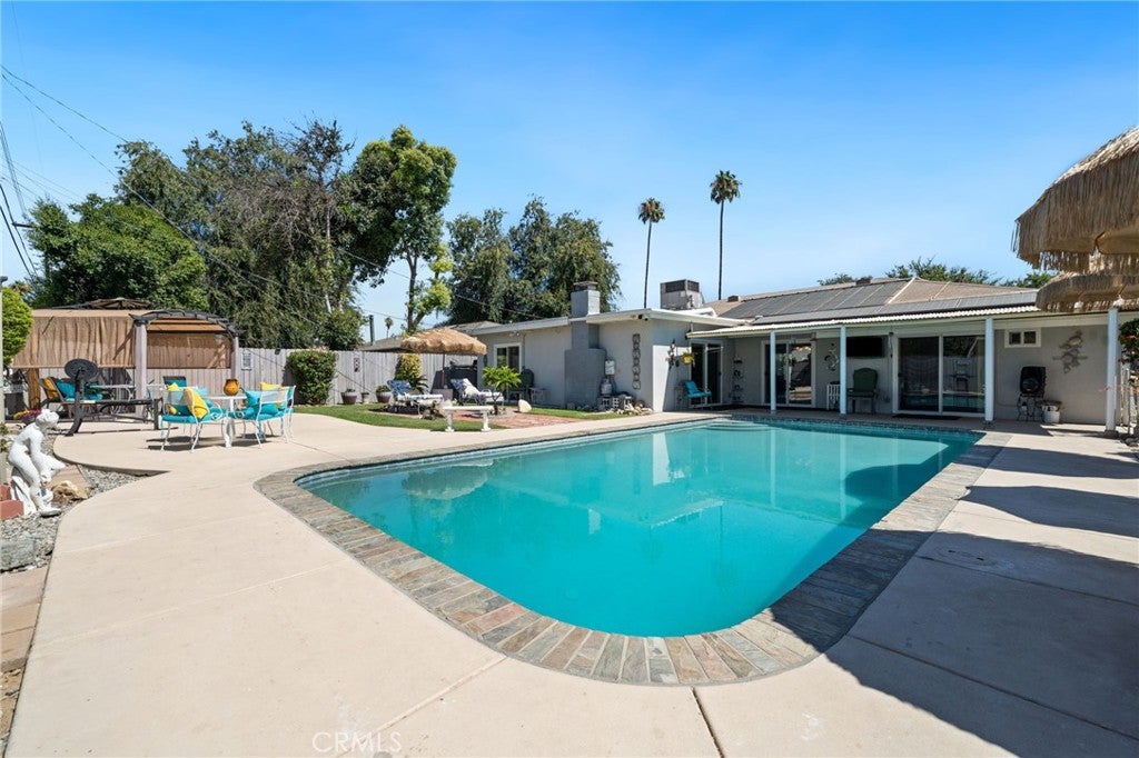 Riverside, California, 92505, United States, 4 Bedrooms Bedrooms, ,2 BathroomsBathrooms,Residential,For Sale,2002524