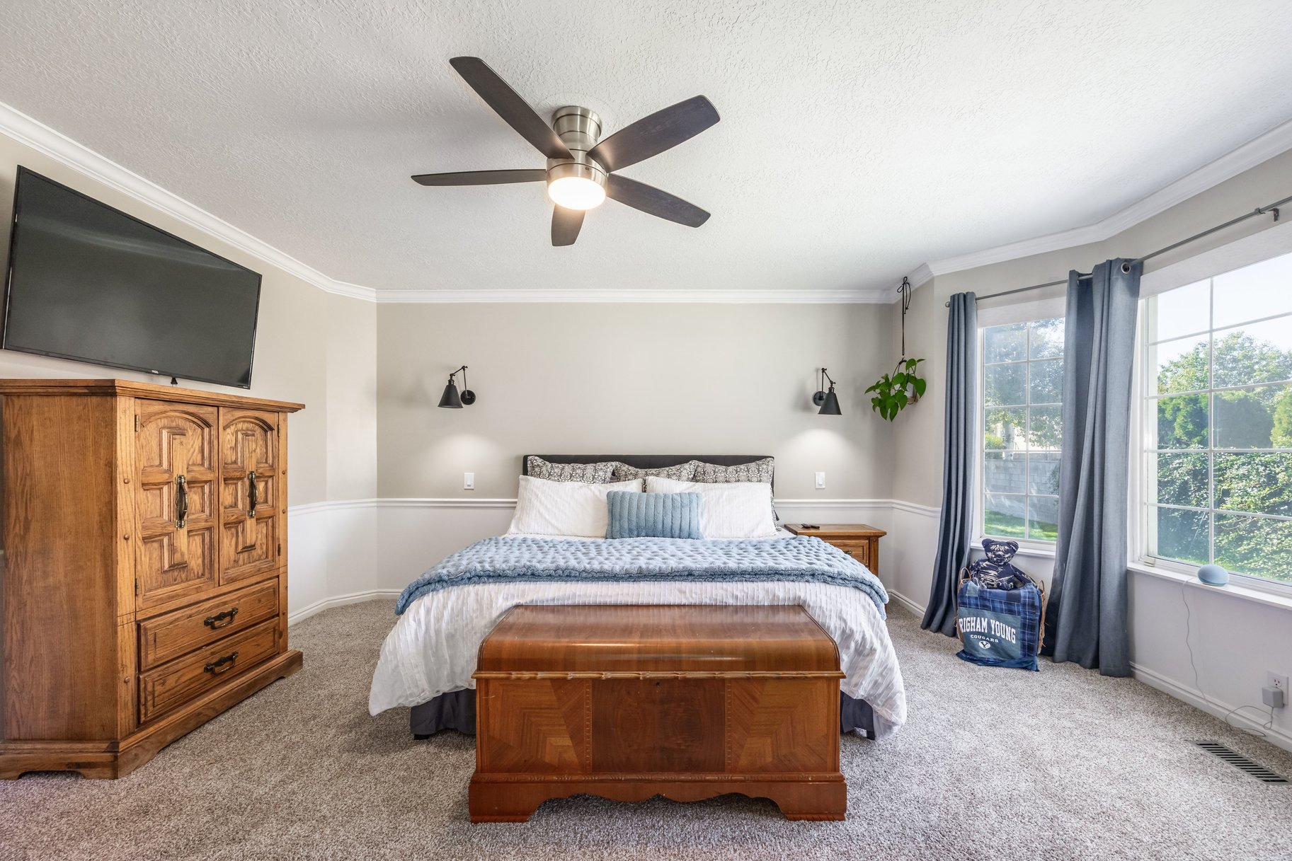  Multigenerational Living in South Jordan: 5 Beds, 2 Kitchens, 0.33-Acre Lot - 物件實景