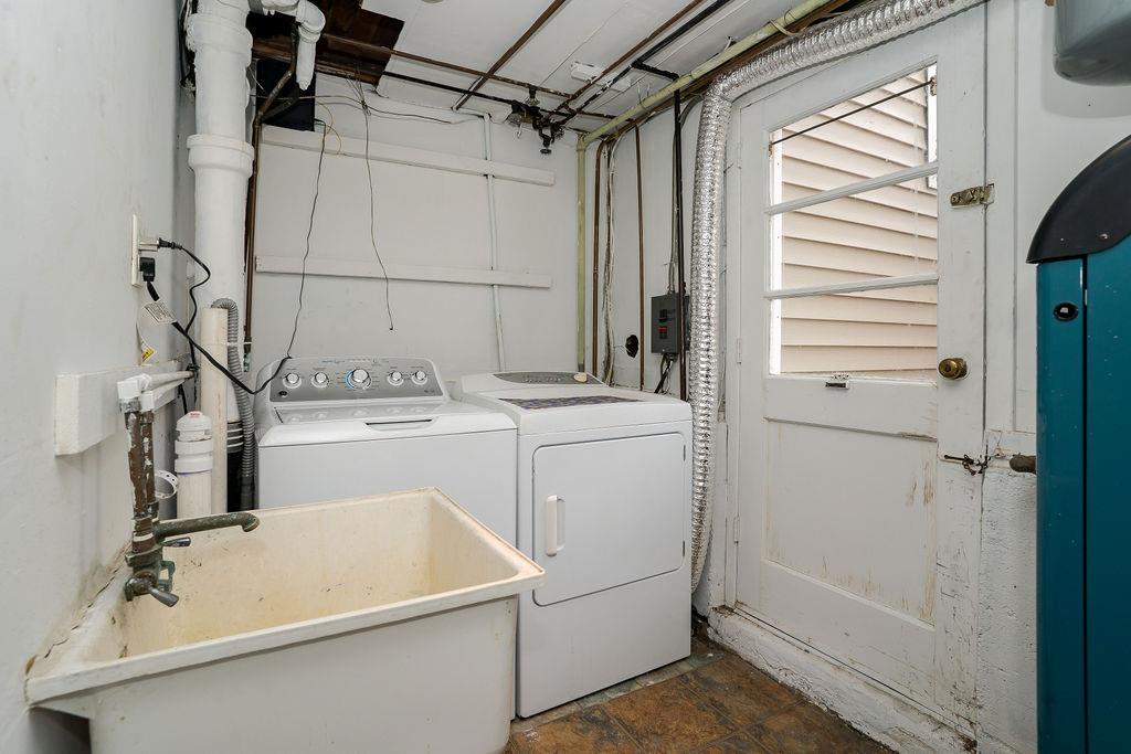 Oceanside, New York, 11572, United States, 3 Bedrooms Bedrooms, ,3 BathroomsBathrooms,Residential,For Sale,1908521