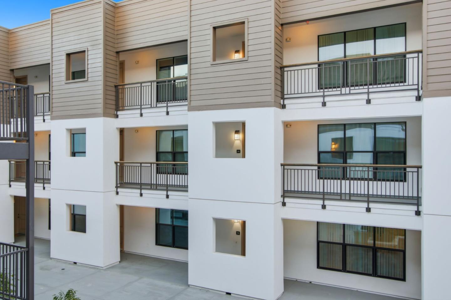 Santa Clara, California, 95051, United States, 2 Bedrooms Bedrooms, ,2 BathroomsBathrooms,Residential,For Sale,1989237