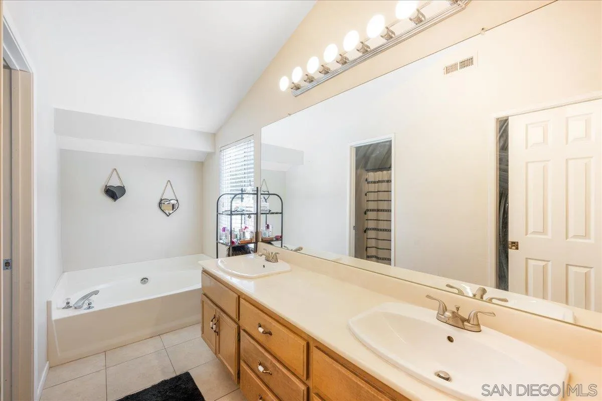 Temecula, California, 92591, United States, 4 Bedrooms Bedrooms, ,3 BathroomsBathrooms,Residential,For Sale,1877414