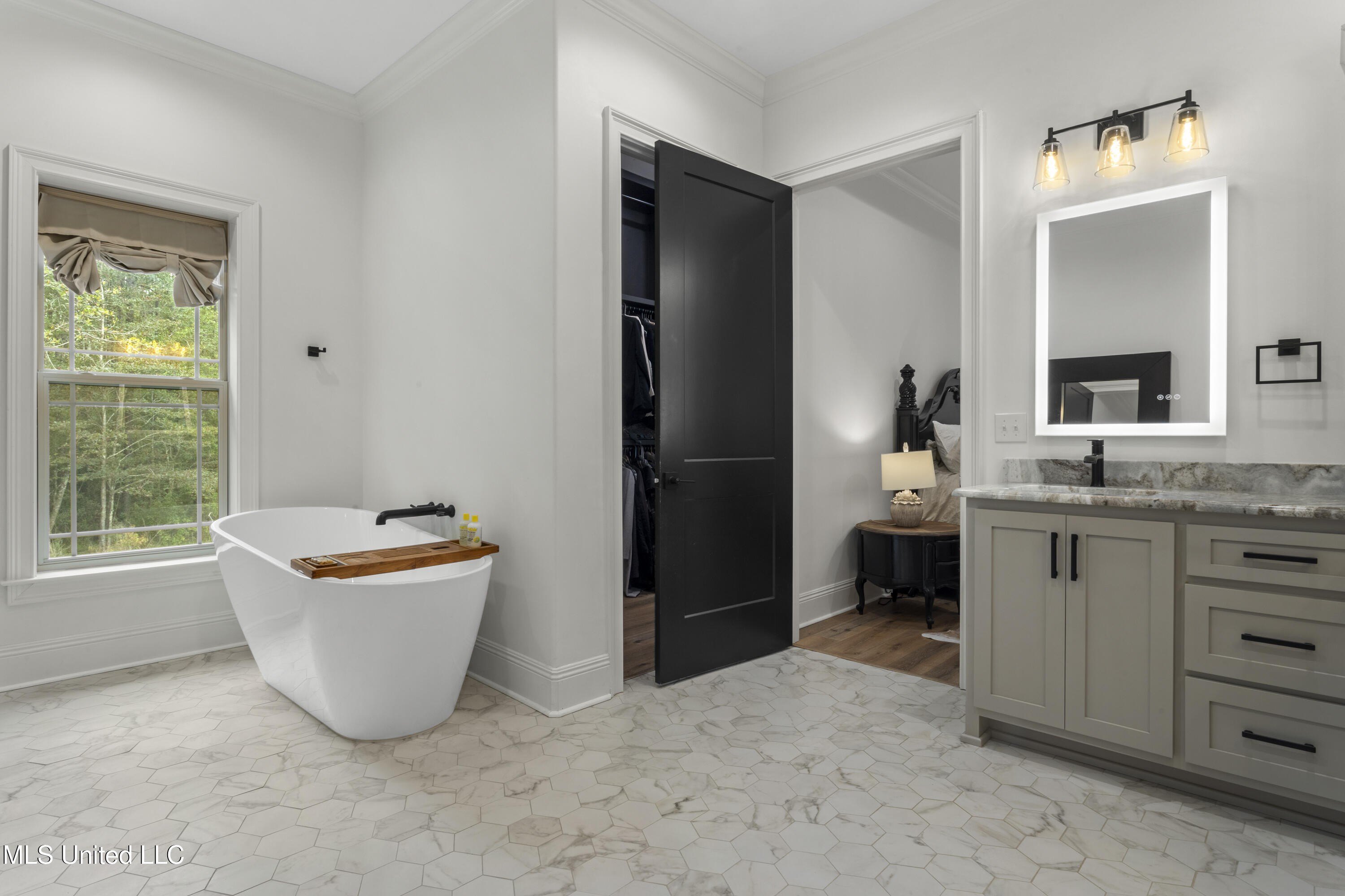 Gulfport, Mississippi, 39503, United States, 5 Bedrooms Bedrooms, ,5 BathroomsBathrooms,Residential,For Sale,1974357