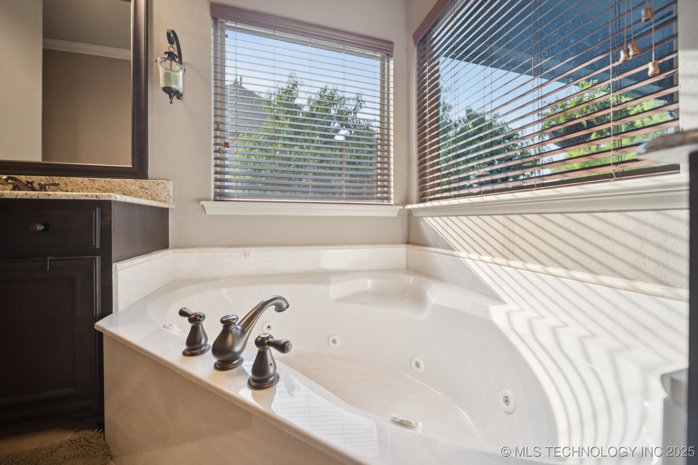 Bixby, Oklahoma, 74008, United States, 4 Bedrooms Bedrooms, ,4 BathroomsBathrooms,Residential,For Sale,1911638