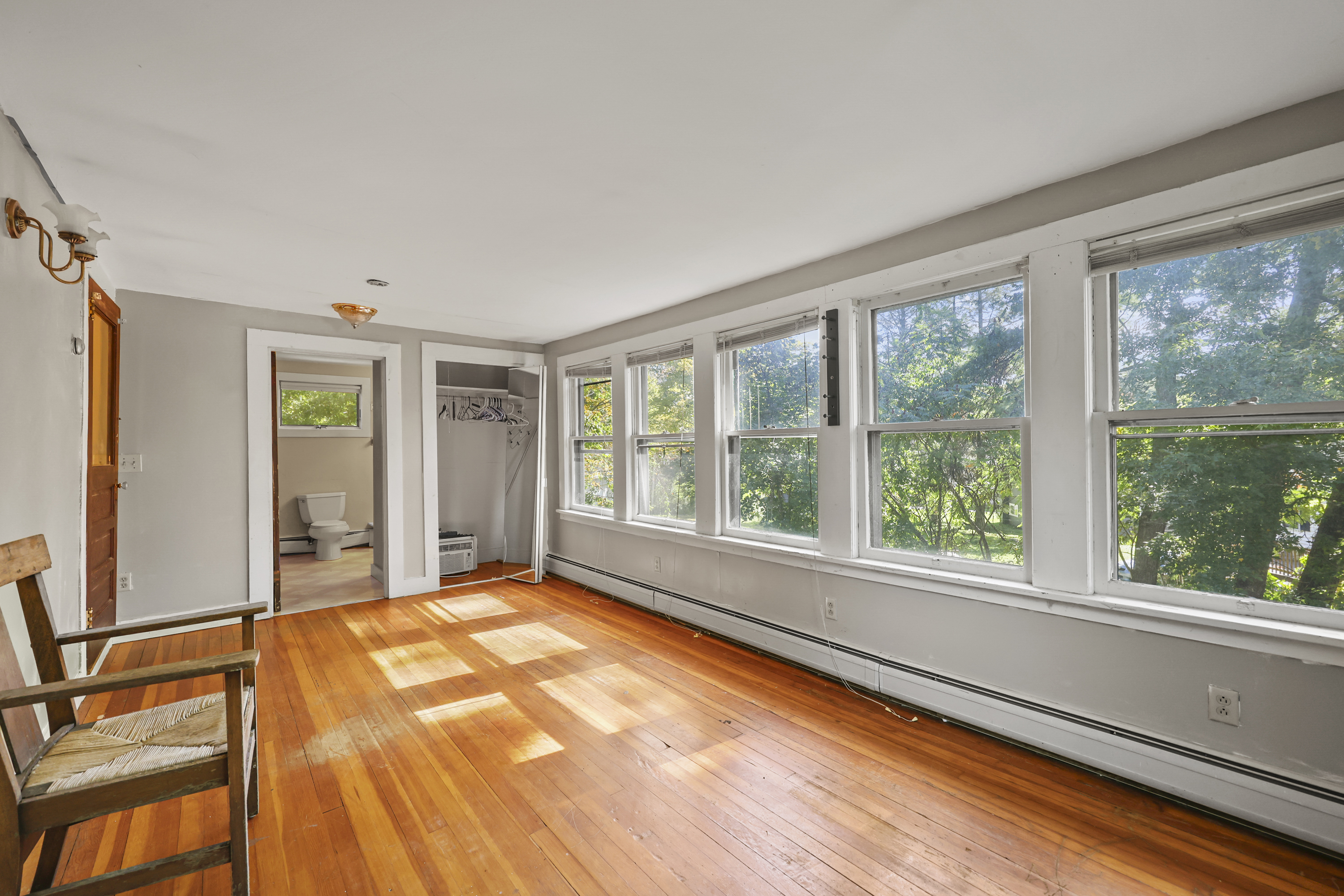  CHARMING STOCKBRIDGE 4-BED HOME AWAITS YOUR VISION - 物件實景