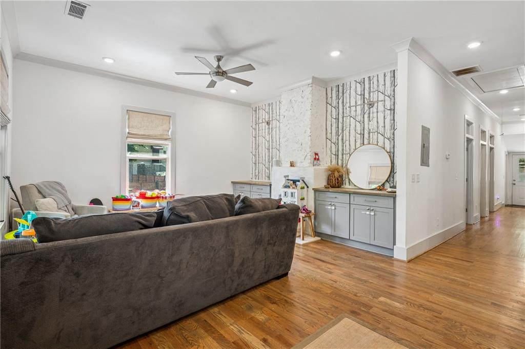 Atlanta, Georgia, 30310, United States, 3 Bedrooms Bedrooms, ,2 BathroomsBathrooms,Residential,For Sale,1991522