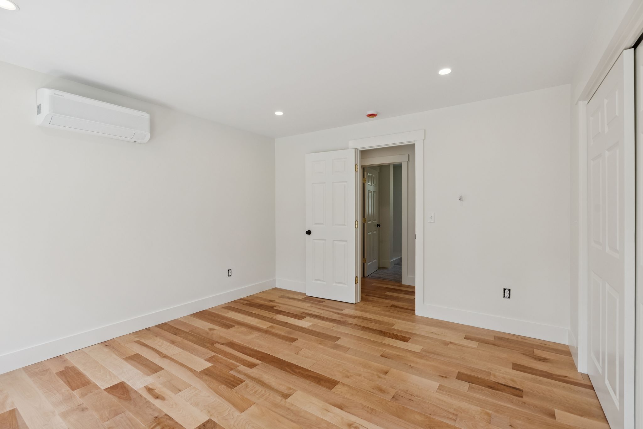 York, Maine, 03909, United States, 4 Bedrooms Bedrooms, ,3 BathroomsBathrooms,Residential,For Sale,1929504