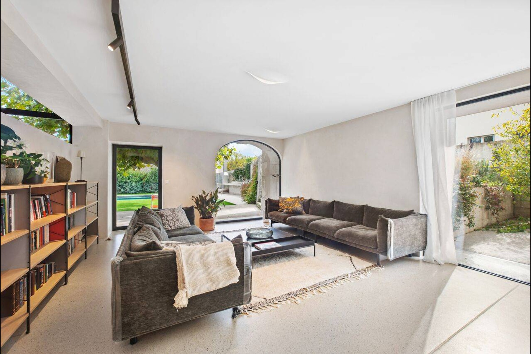  Exceptional villa with majestic volumes and swimming pool - 物件實景
