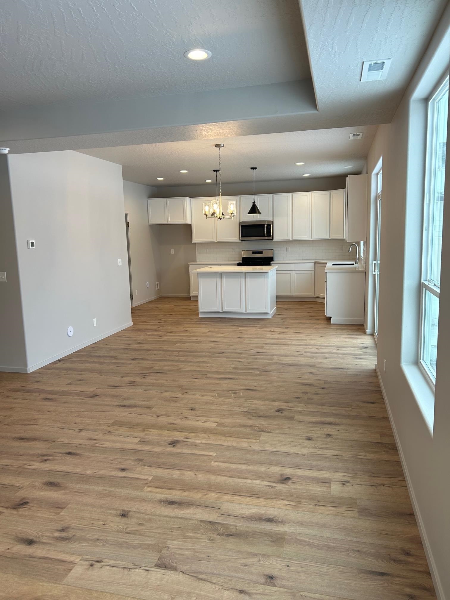 Spokane Valley, Washington, 99016, United States, 4 Bedrooms Bedrooms, ,3 BathroomsBathrooms,Residential,For Sale,1867495