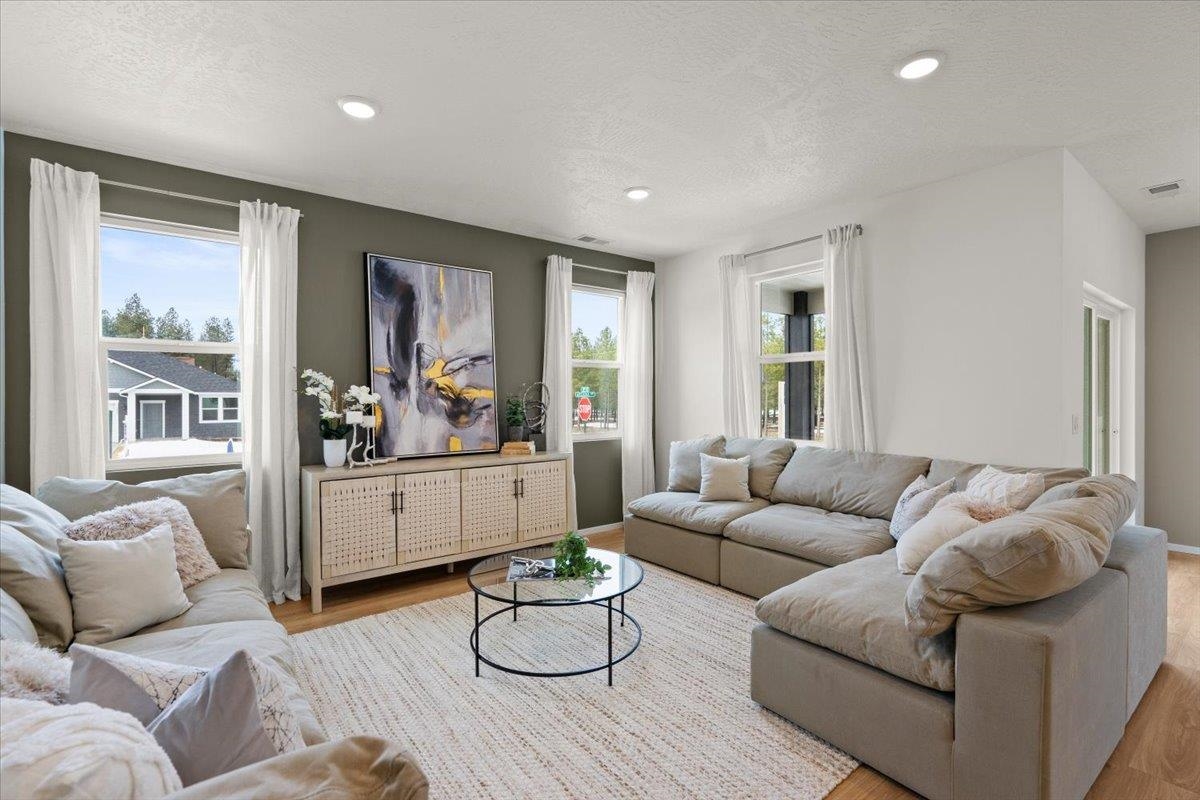 Deer Park, Washington, 99006, United States, 3 Bedrooms Bedrooms, ,2 BathroomsBathrooms,Residential,For Sale,1873845