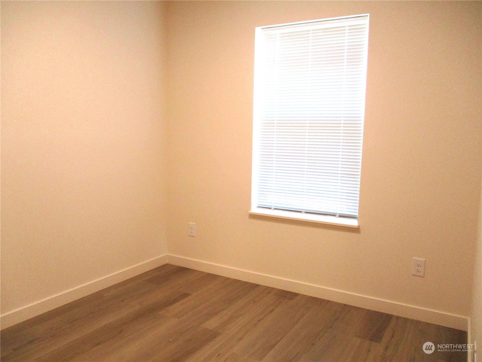 Kelso, Washington, 98626, United States, ,Residential,For Sale,1977091