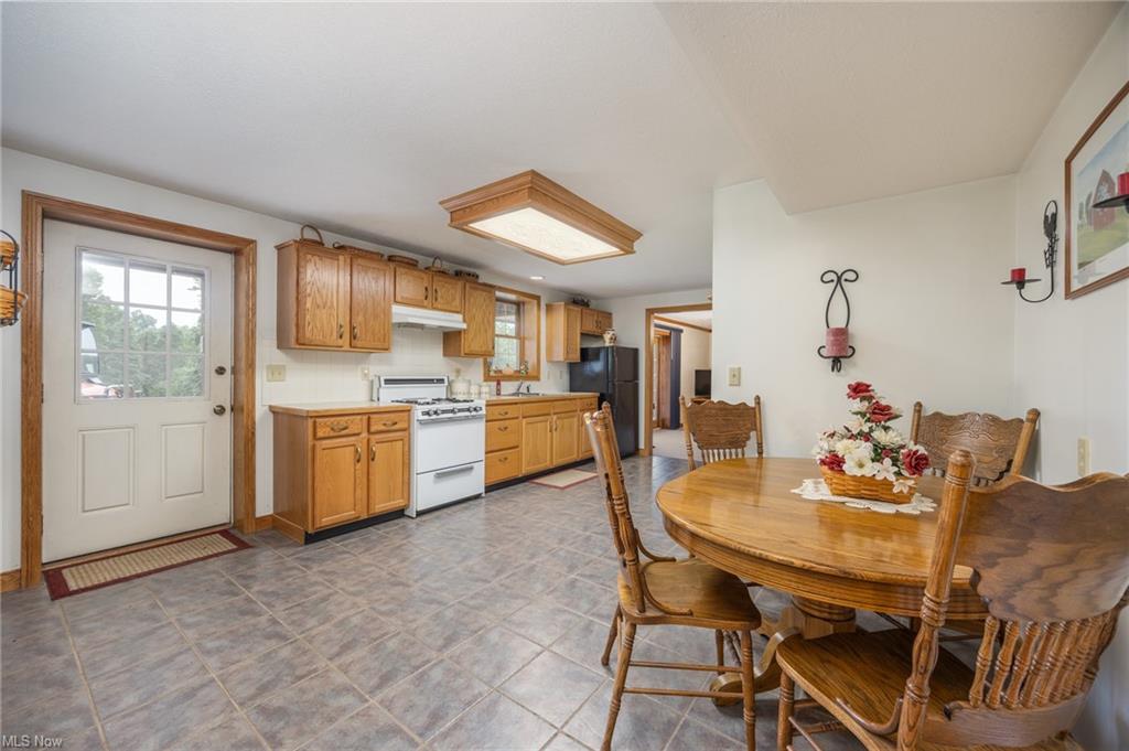 New Matamoras, Ohio, 45767, United States, 3 Bedrooms Bedrooms, ,4 BathroomsBathrooms,Residential,For Sale,1915992