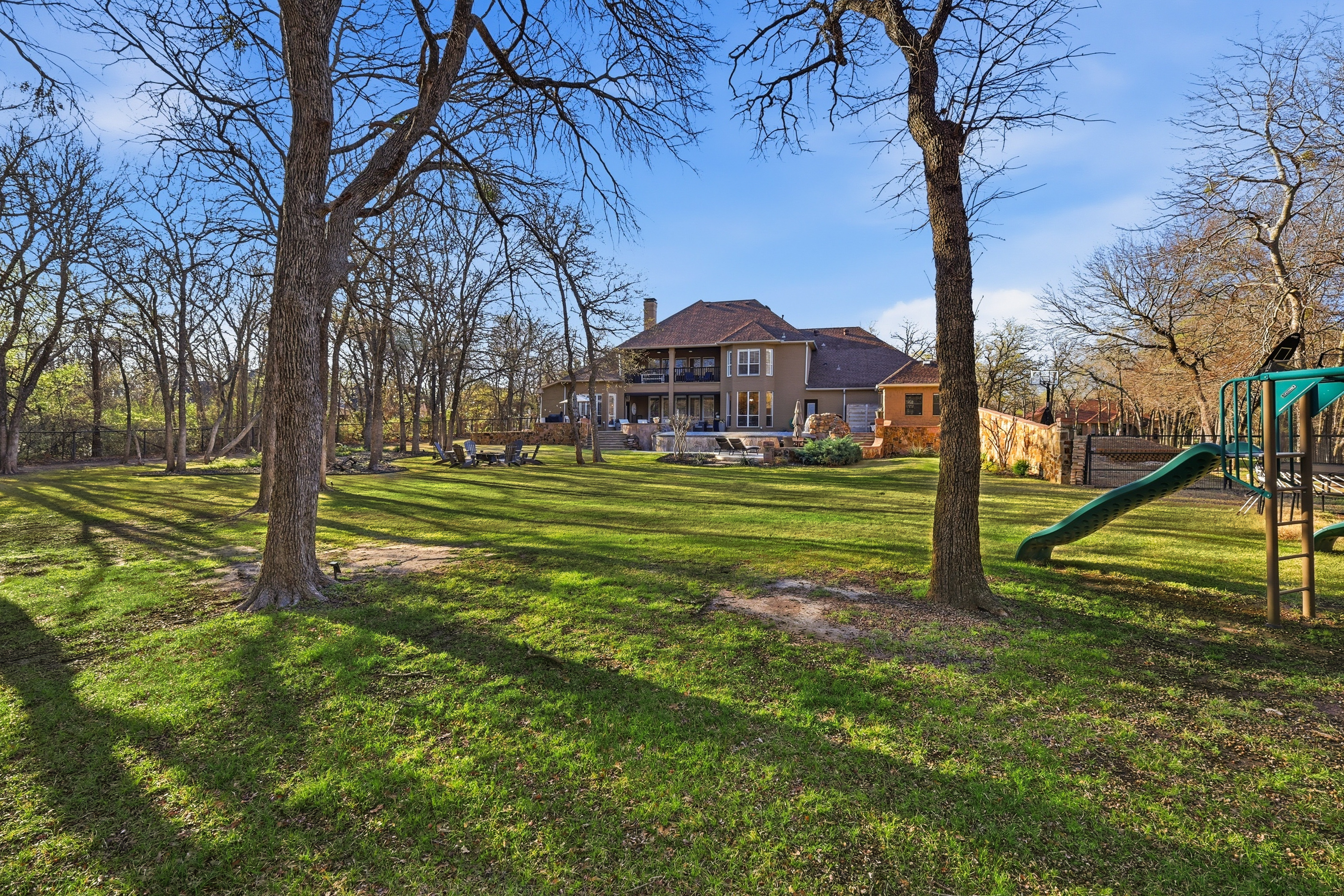  Resort-Style Estate Living on 1.9 Wooded Acres in Prestigious Shadow Wood Estate - 物件實景