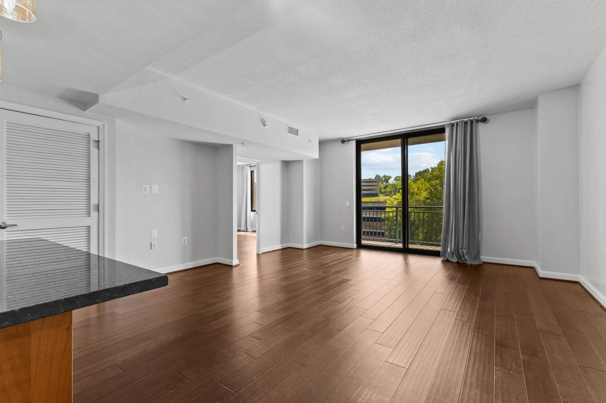  2451 Midtown Avenue, Alexandria, VA, 22303 - 物件實景