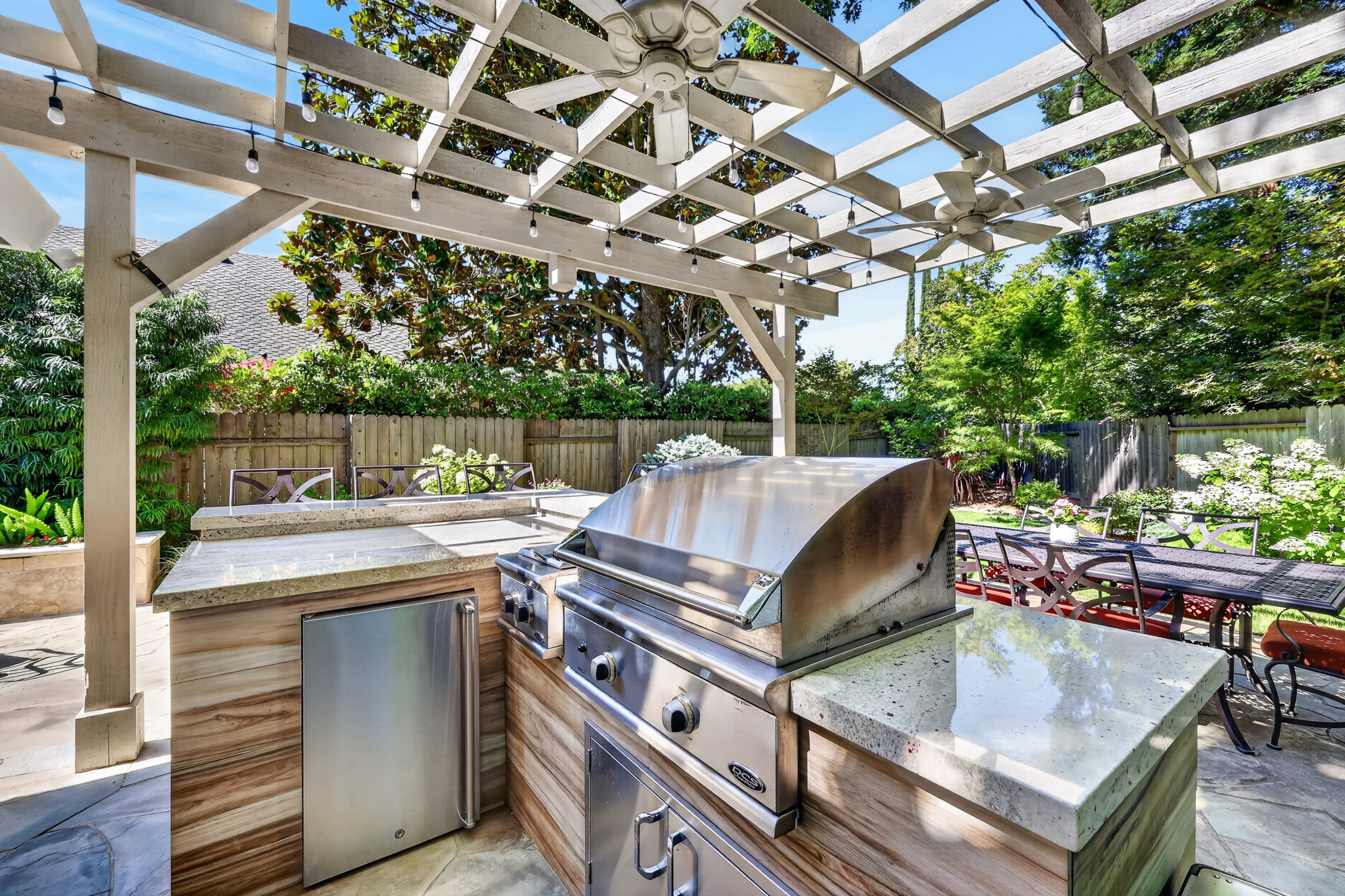  1073 Harrington Way, Carmichael, CA 95608 - 物件實景