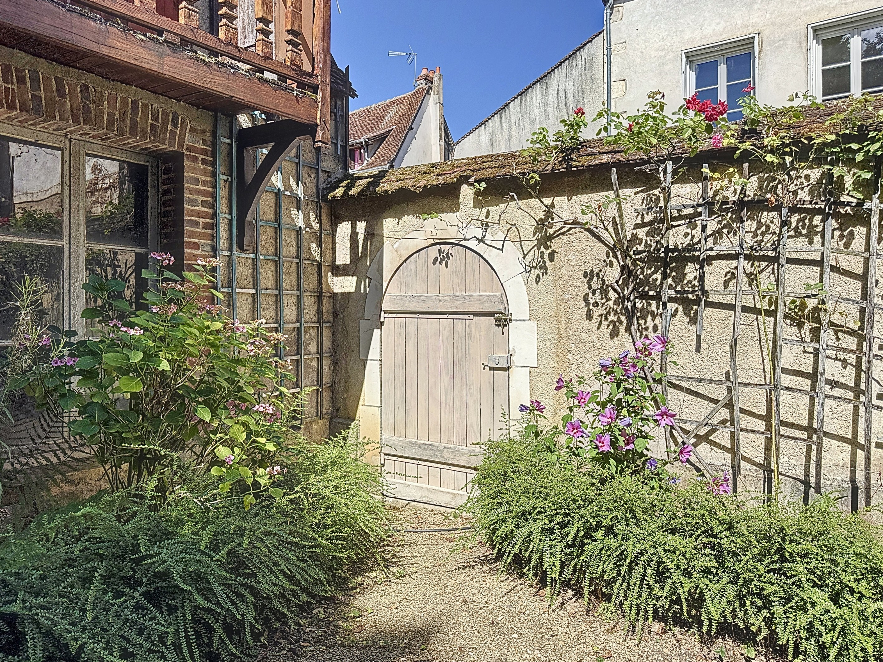  In the heart of Burgundy – 18th-century Private Mansion listed as a Historic Mo… - 物件實景